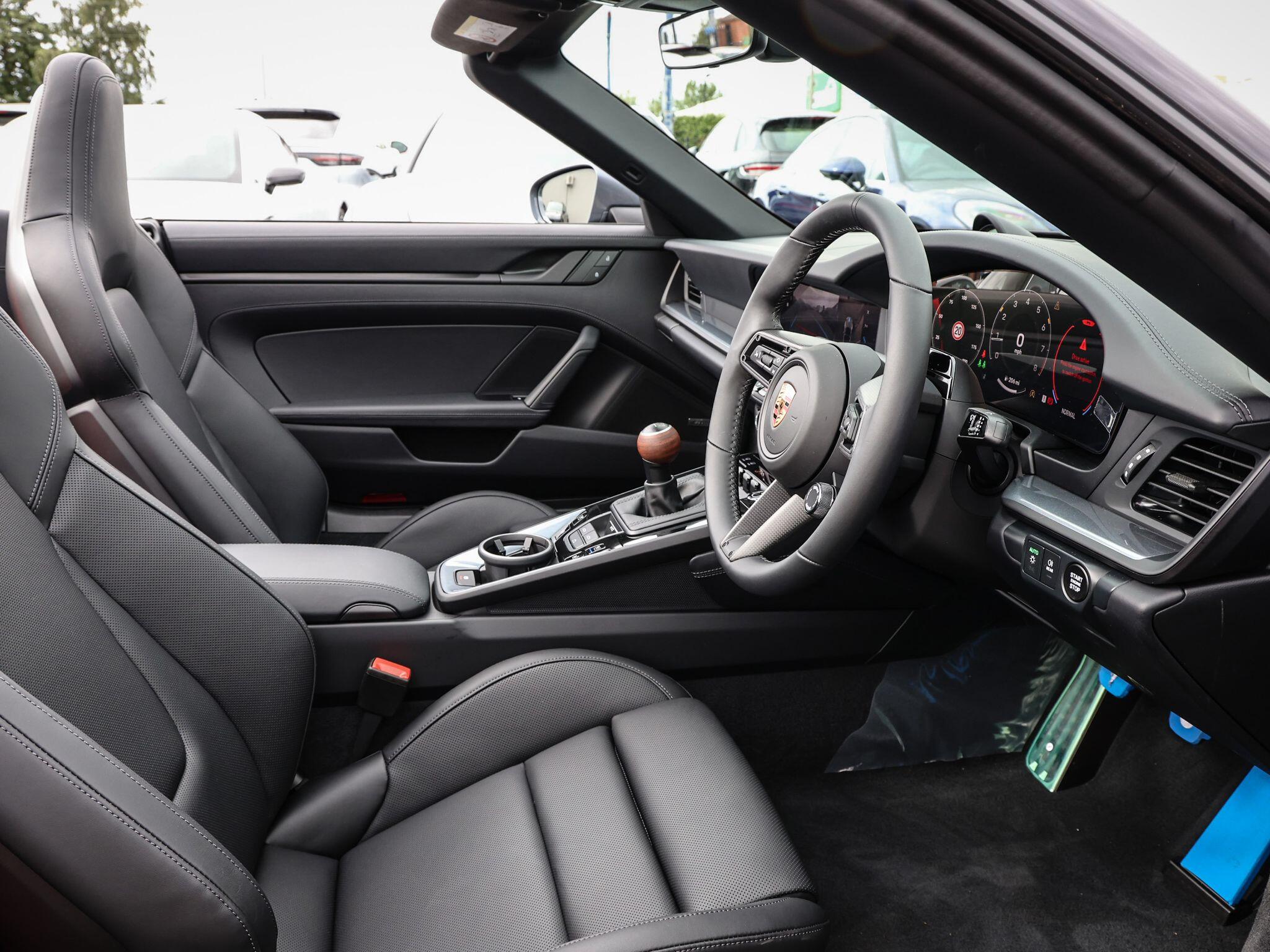 Porsche 911 view 15
