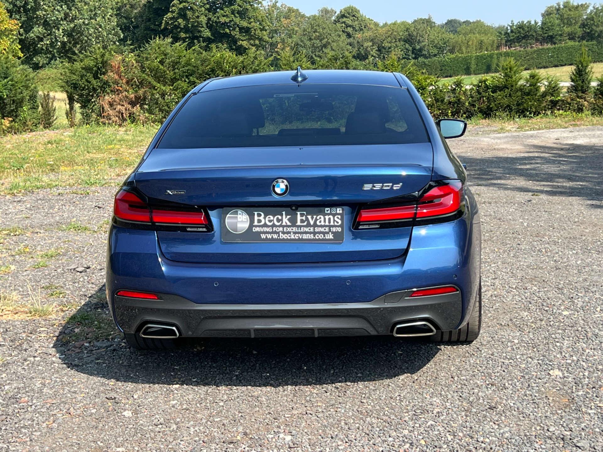 BMW 5 Series view 10