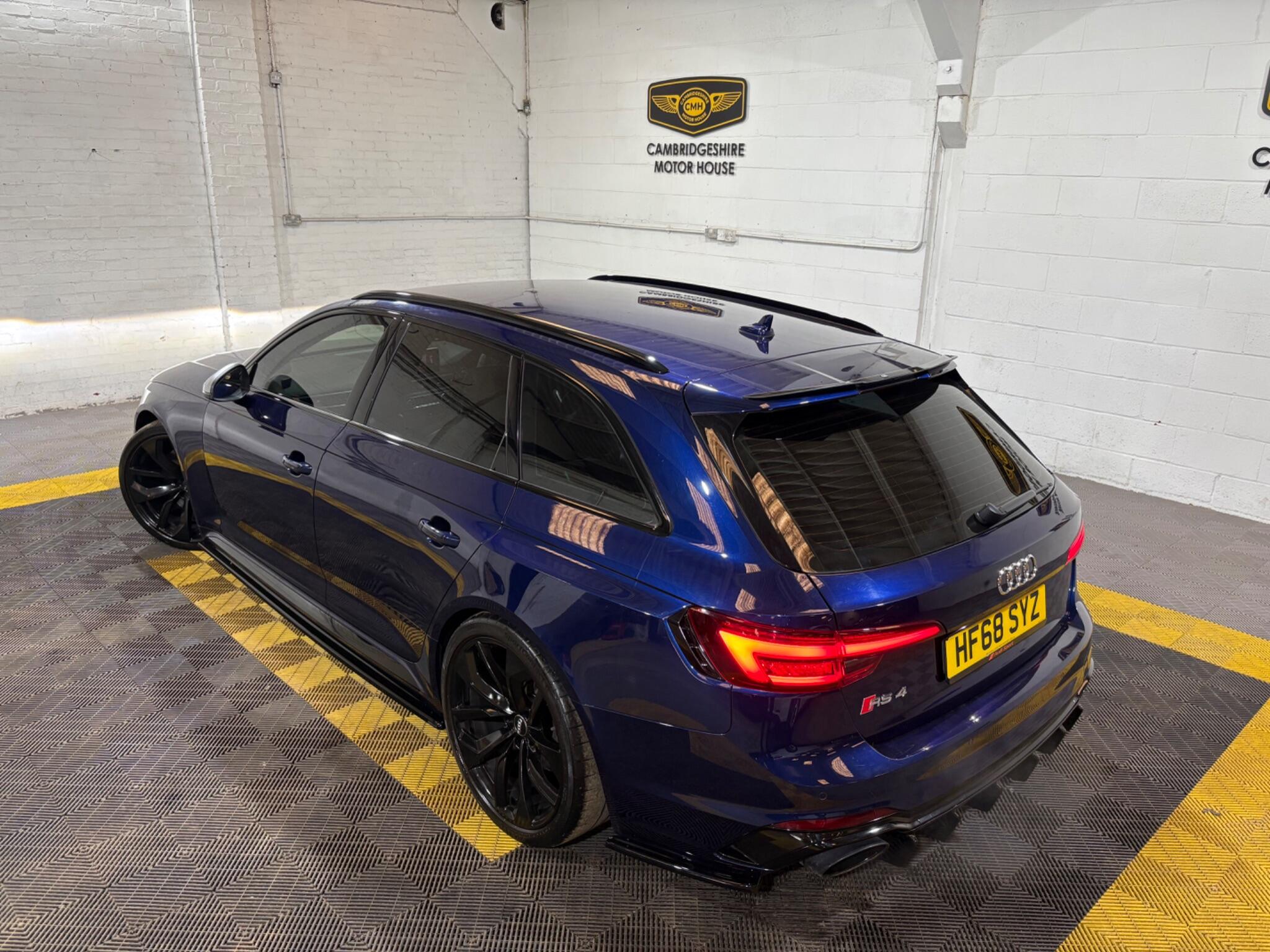 Audi RS4 Avant view 62