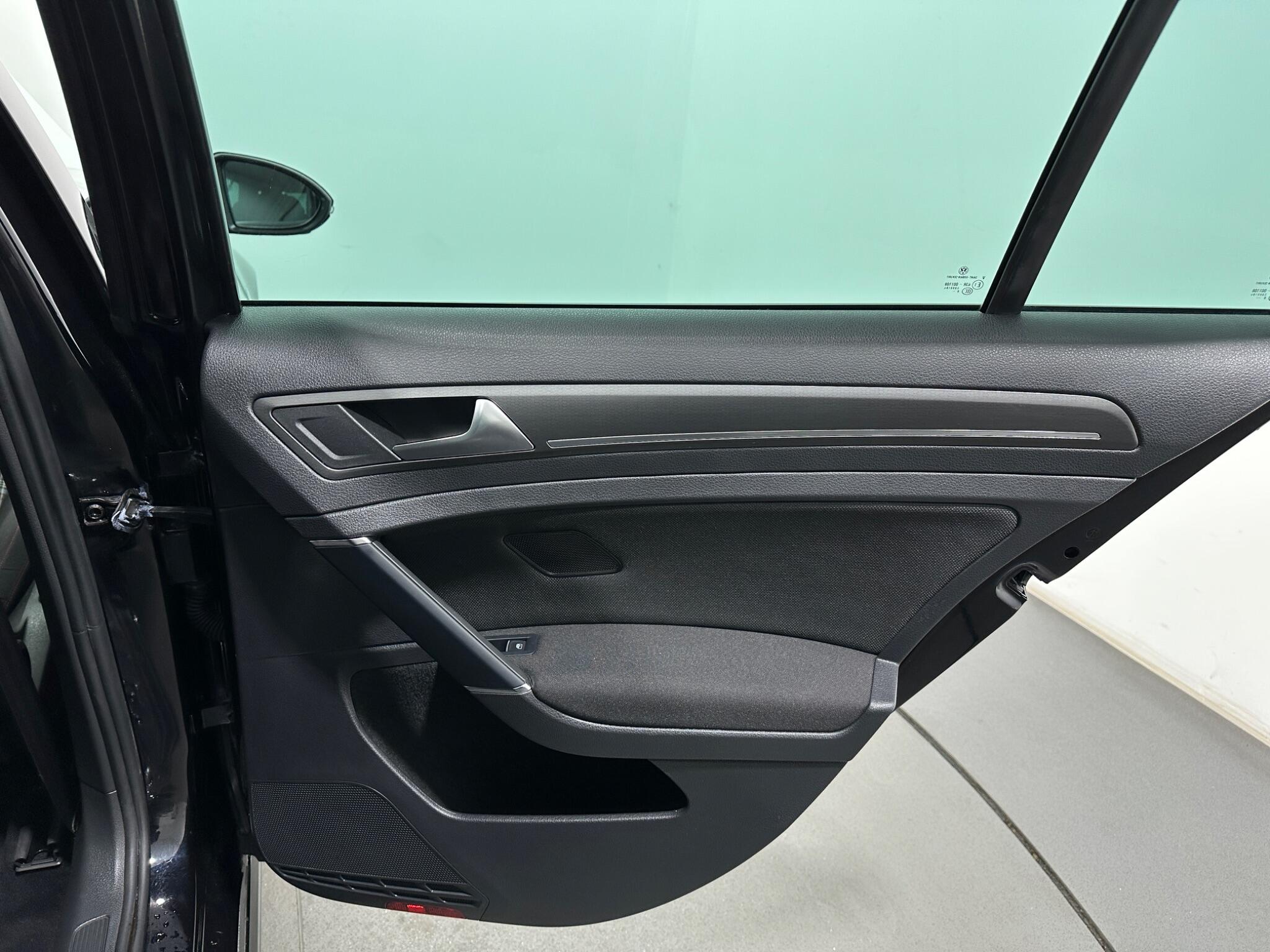 Volkswagen Golf view 44