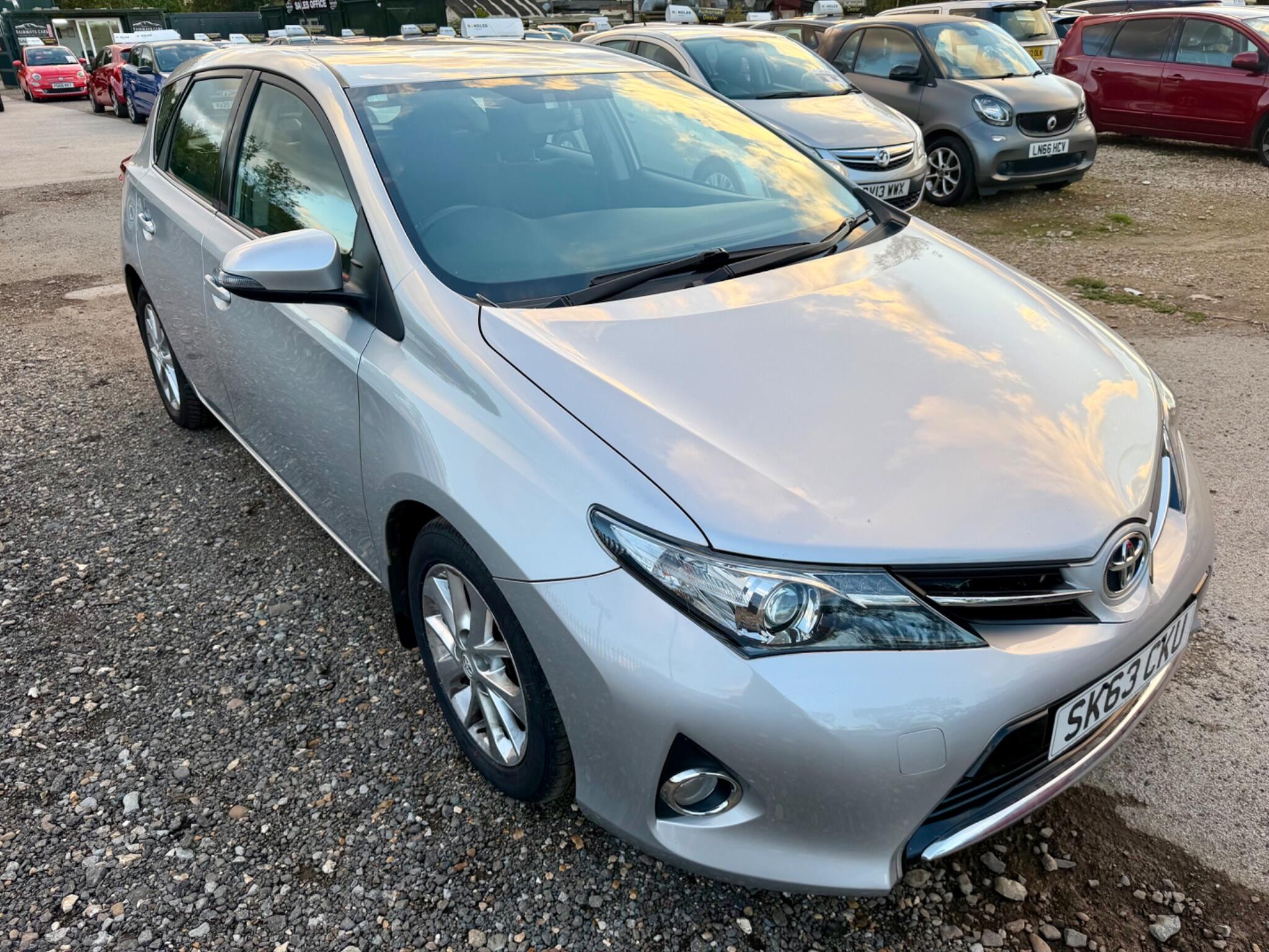 Toyota Auris view 2