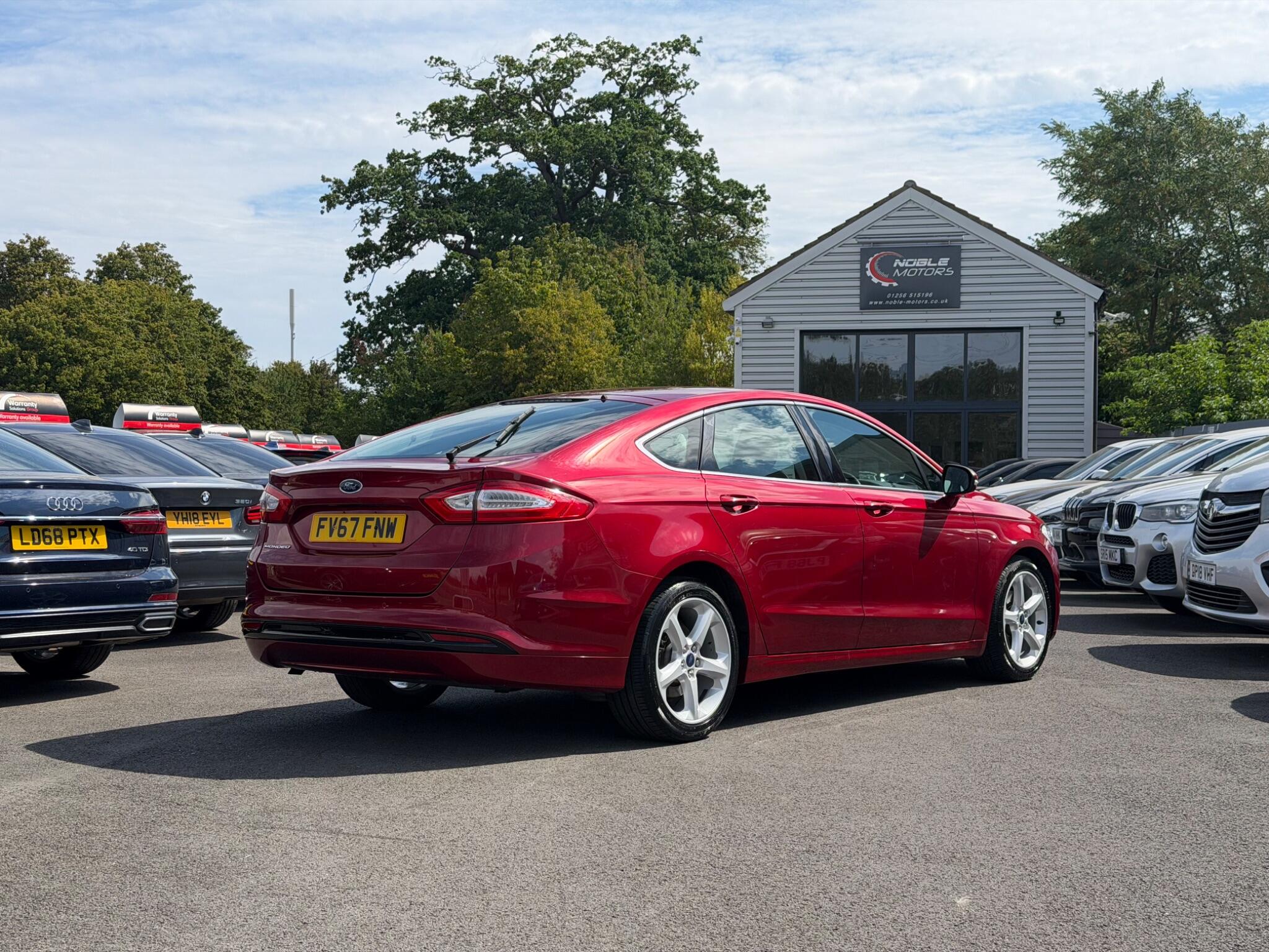 Ford Mondeo view 4