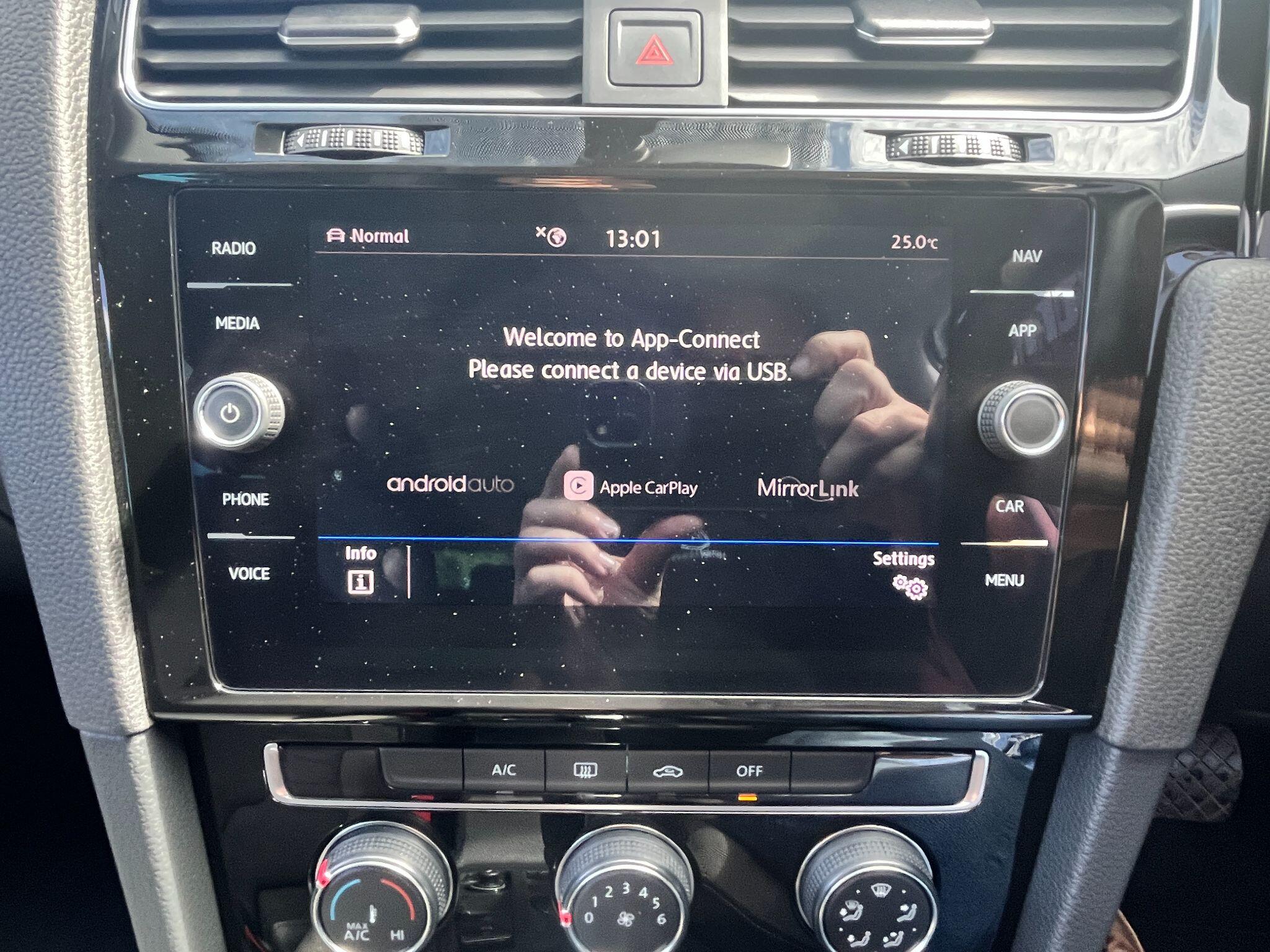 Volkswagen Golf view 19