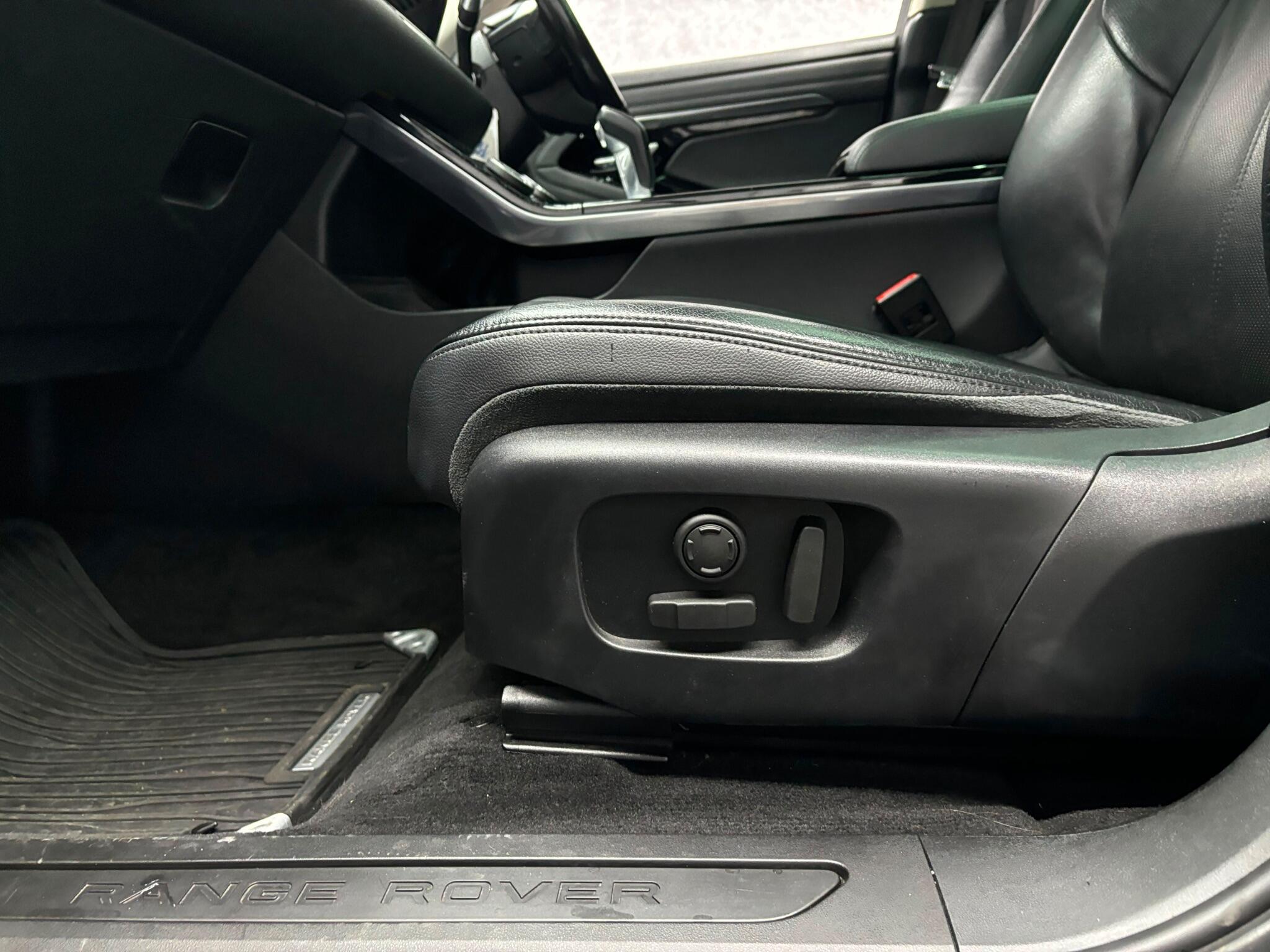 Land Rover Range Rover Evoque view 26