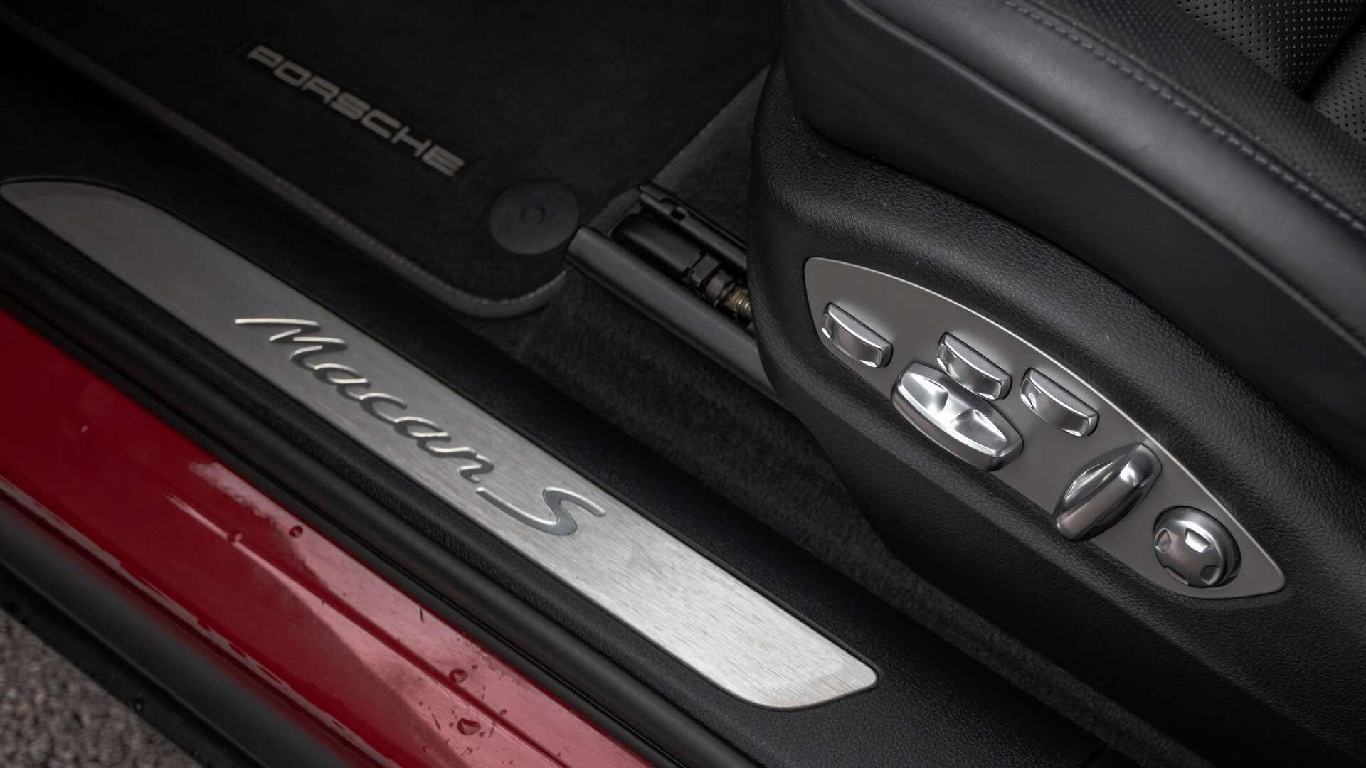 Porsche Macan view 27