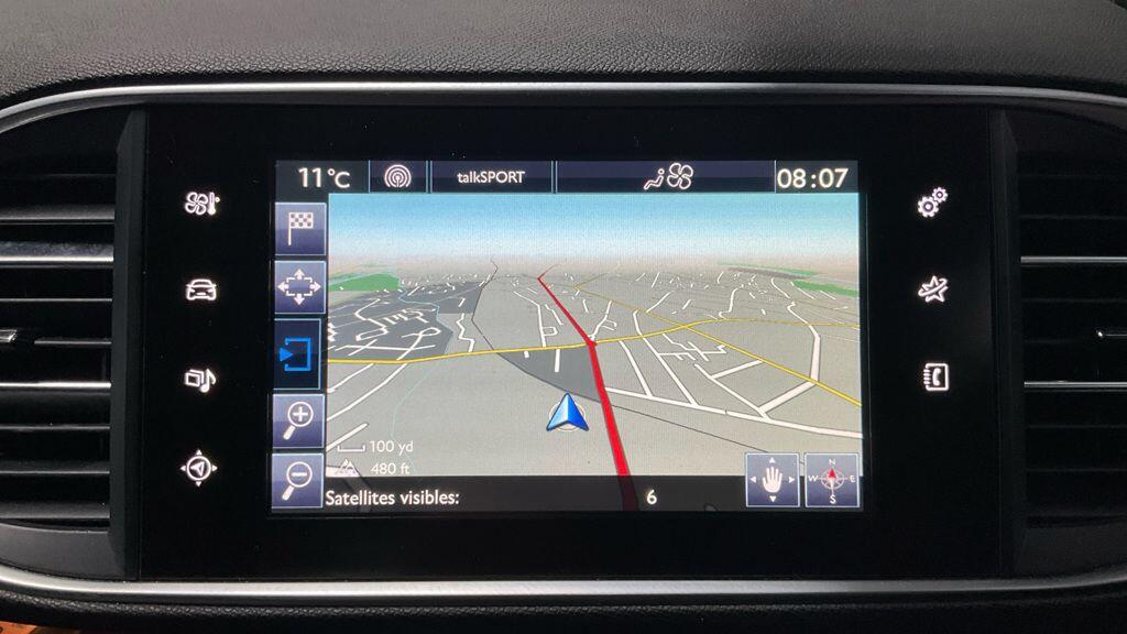 Peugeot 308 view 9