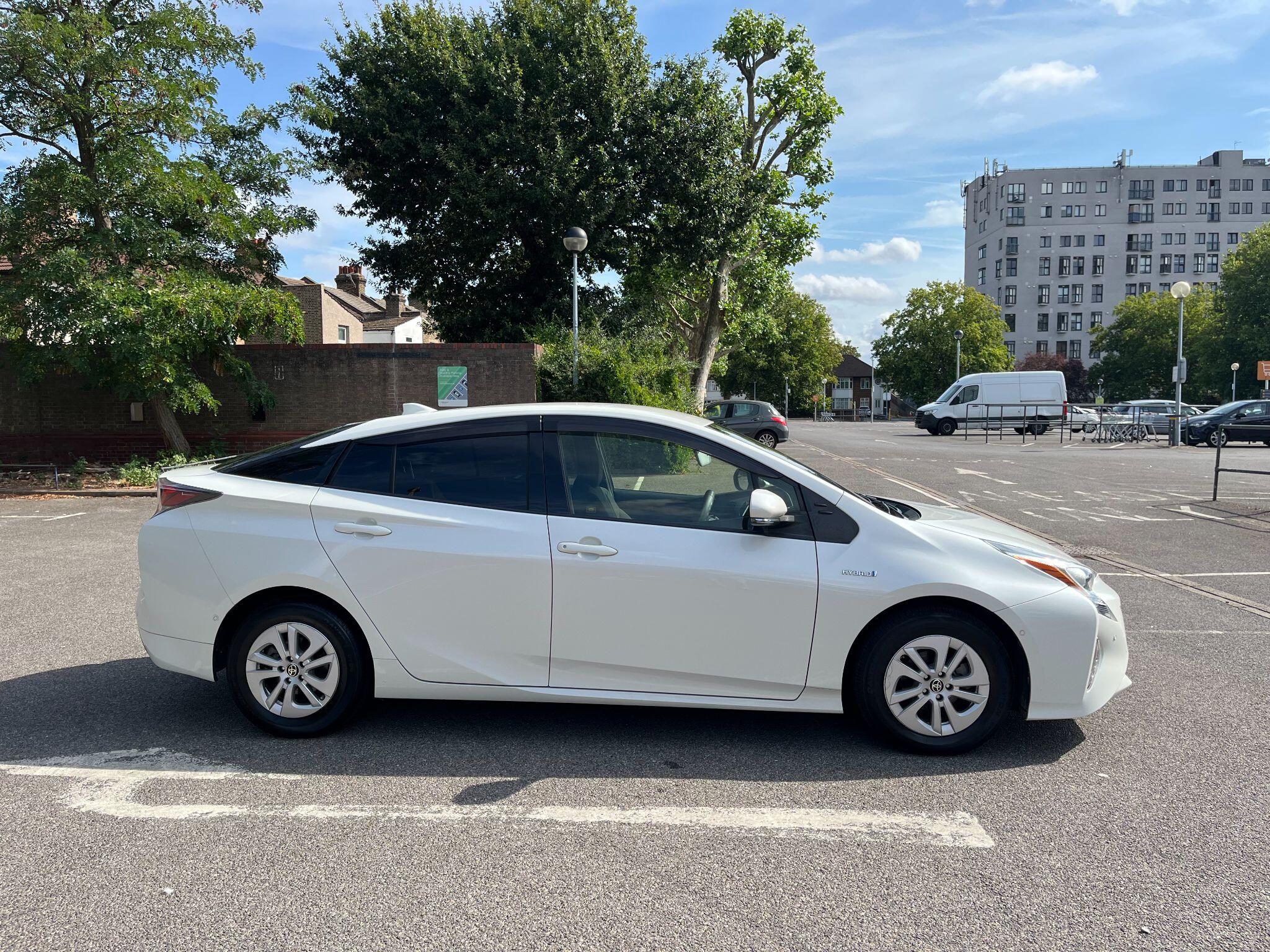 Toyota Prius view 8