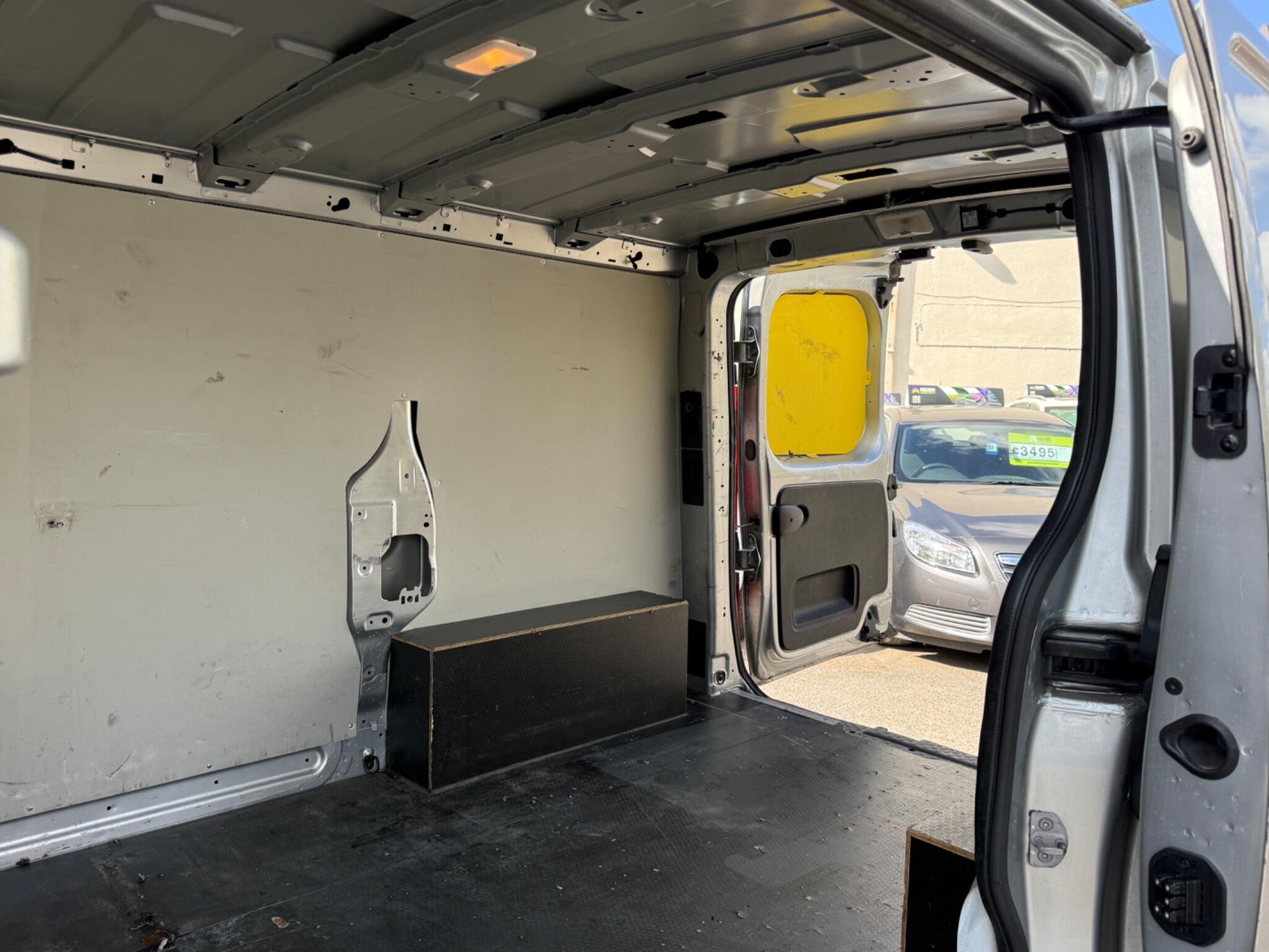 Vauxhall Vivaro - Image 38