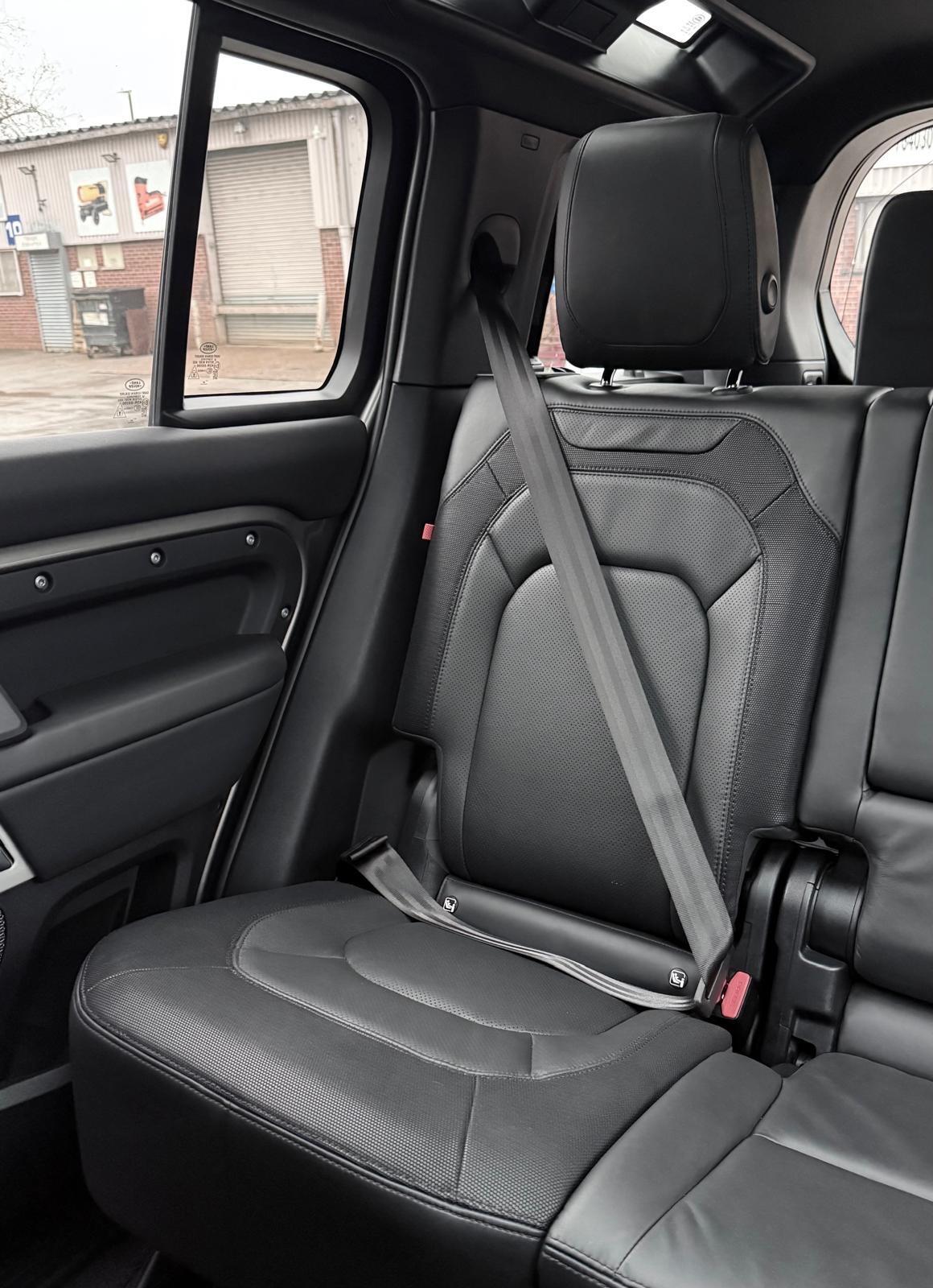 Land Rover Defender view 33