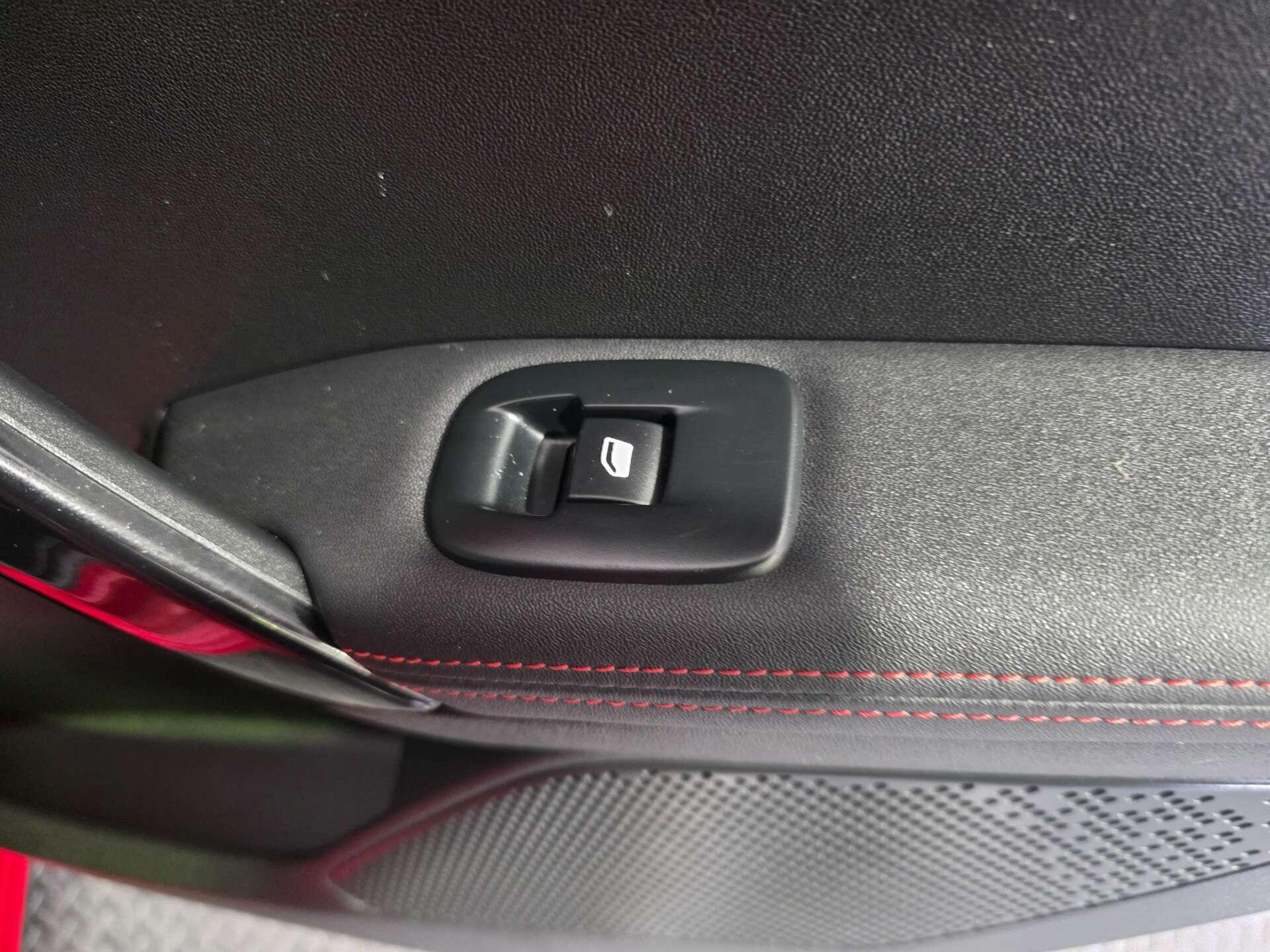 Peugeot 208 view 35