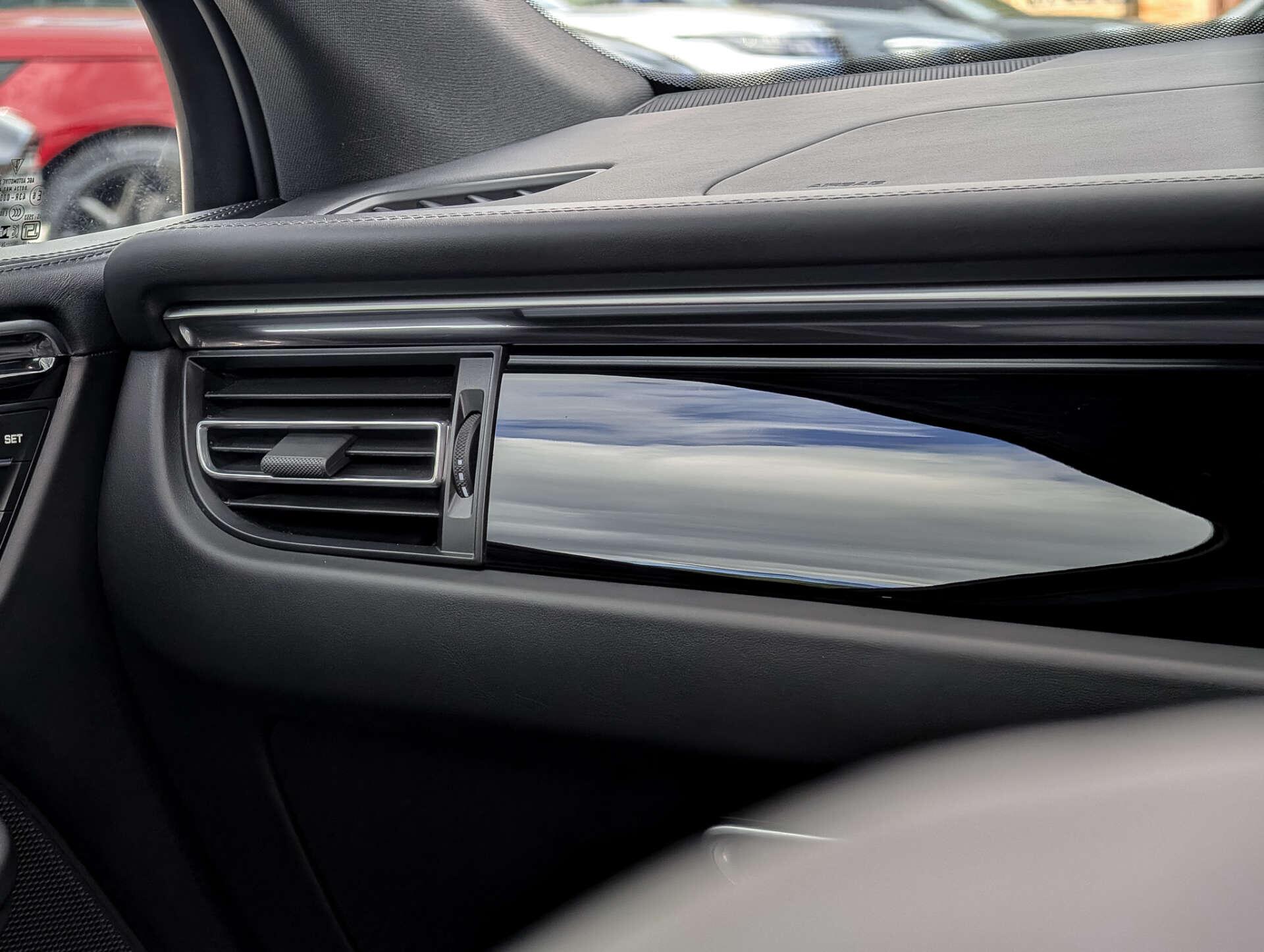 Porsche Macan view 44