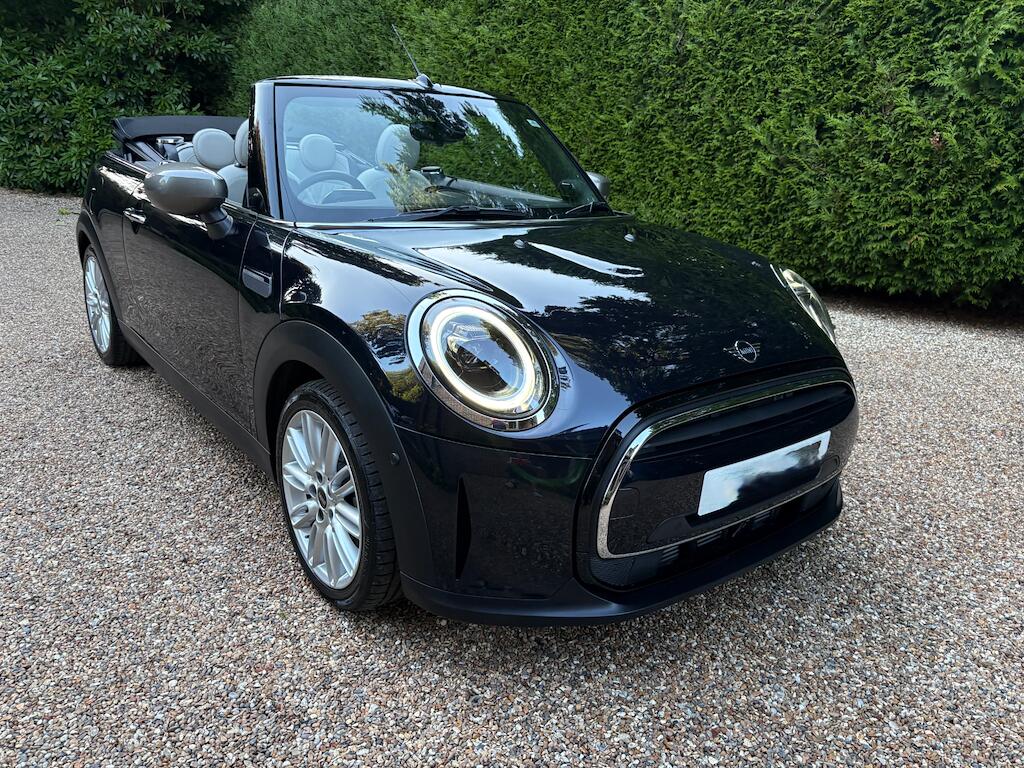 Mini Convertible view 30
