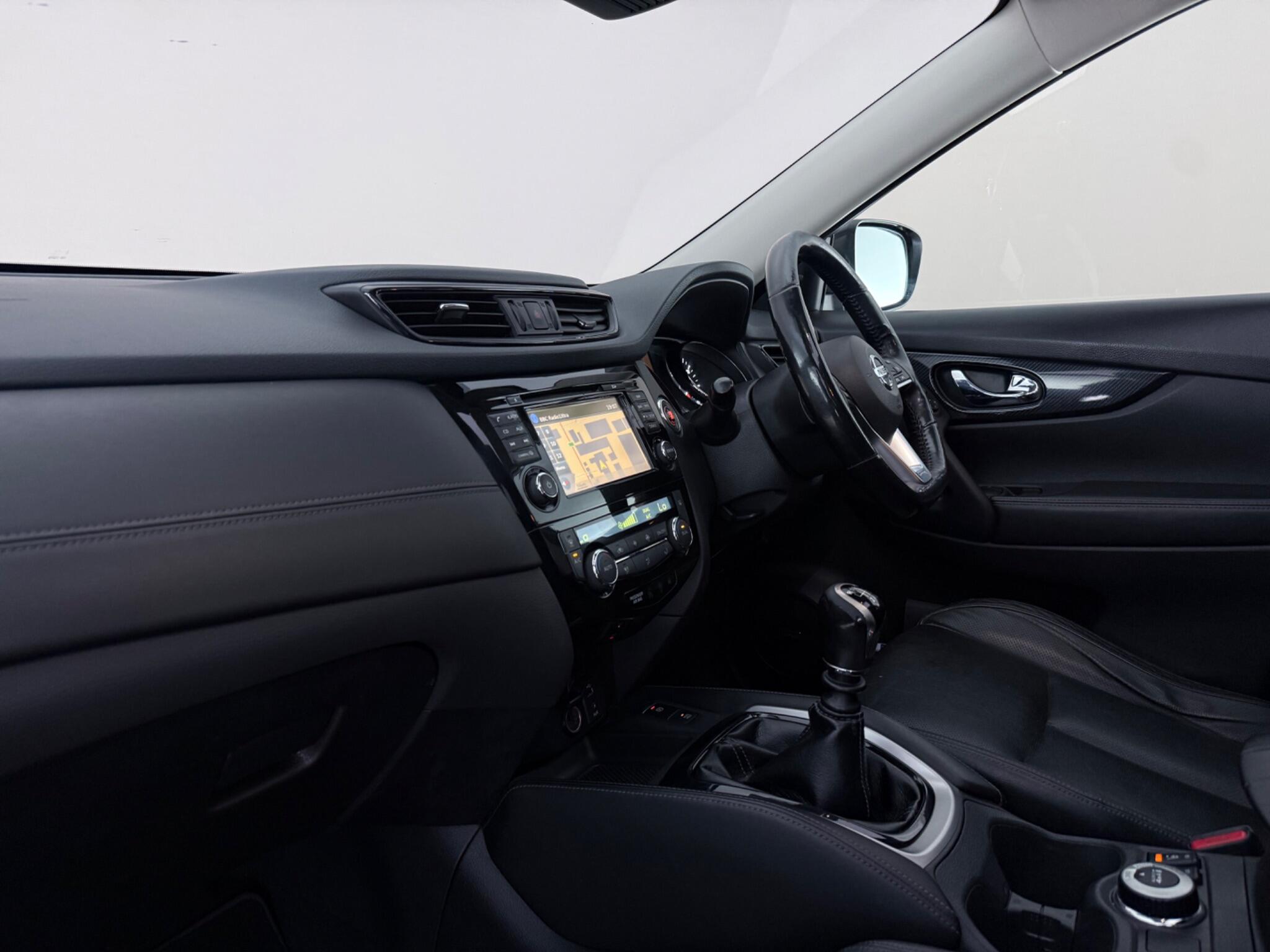 Nissan X-Trail view 2