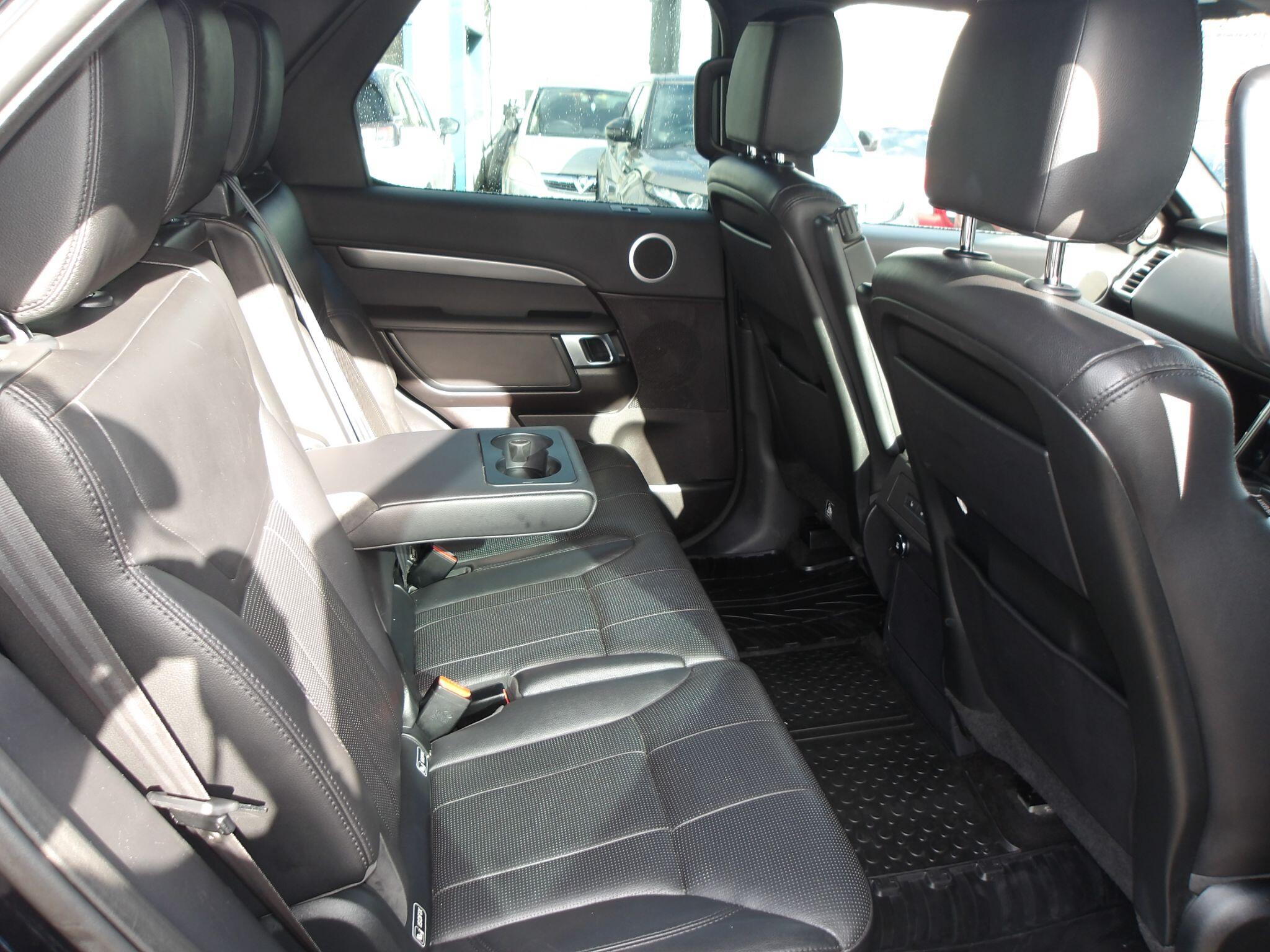 Land Rover Discovery view 12