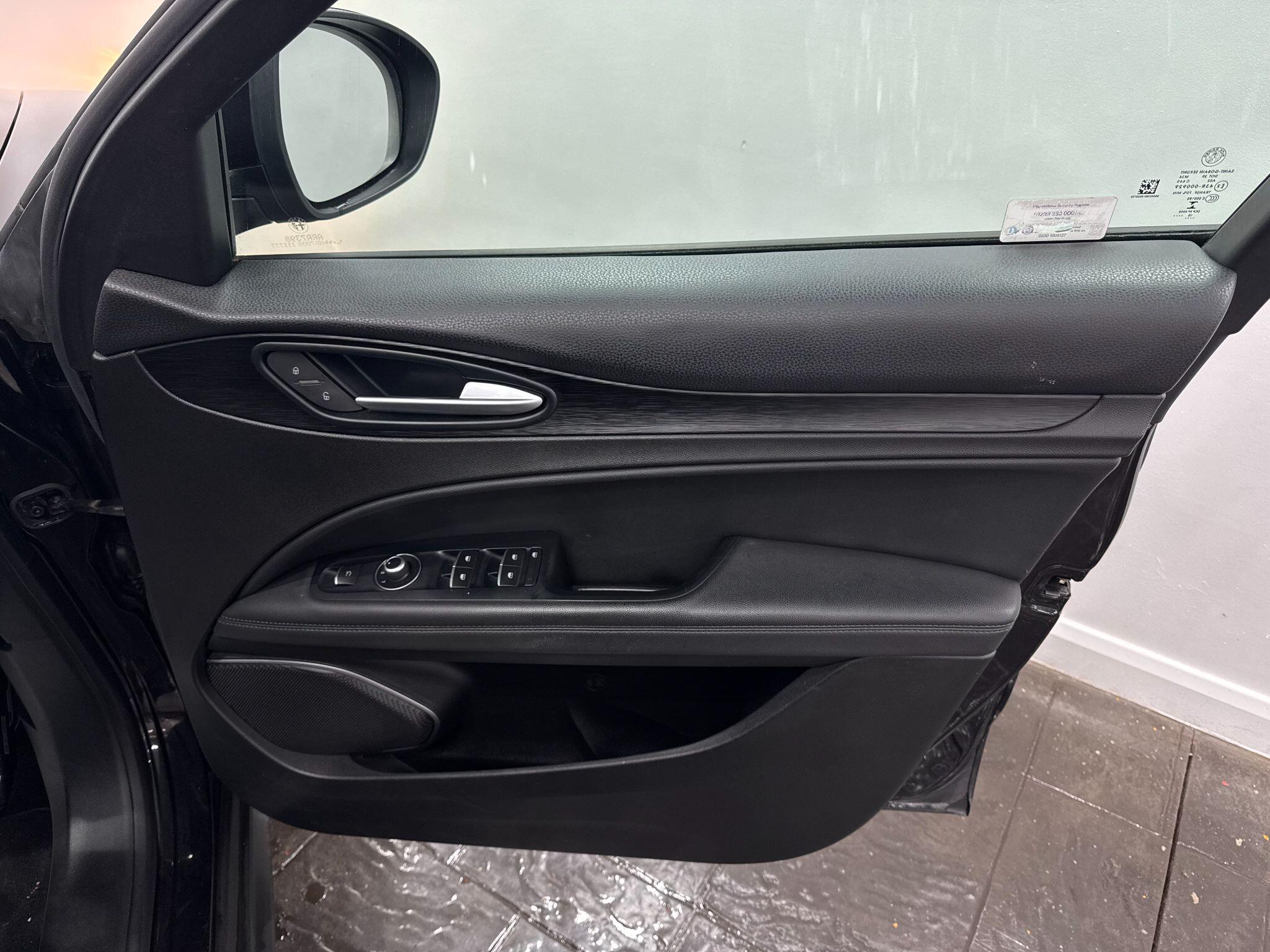 Alfa Romeo Stelvio view 20