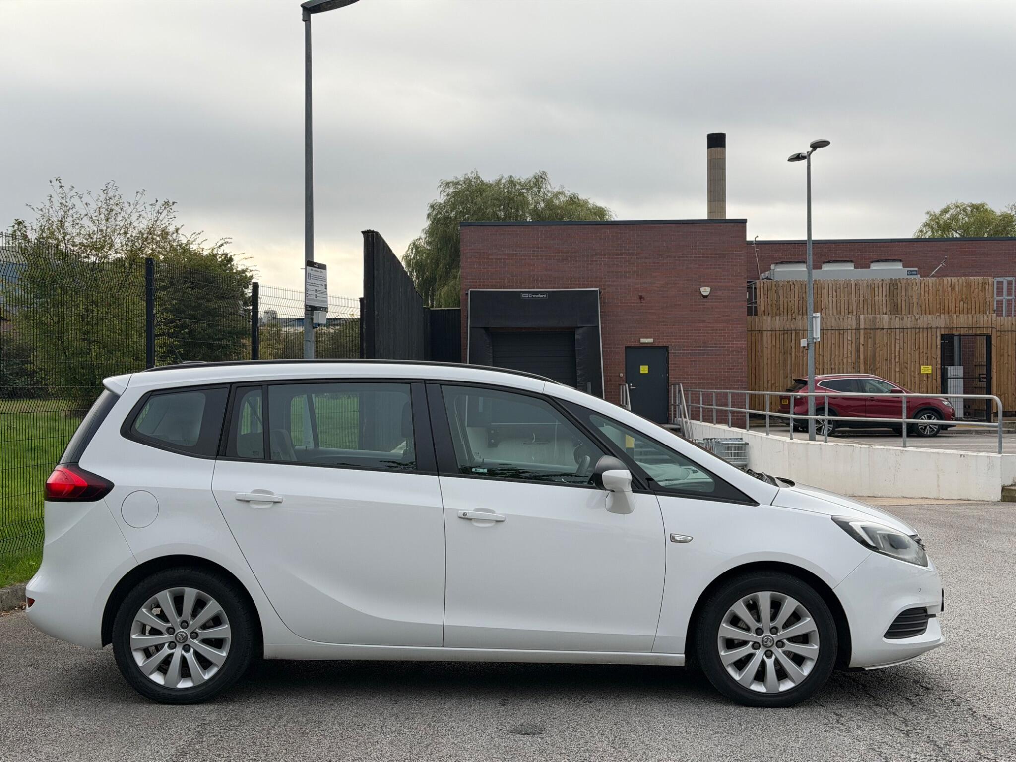 Vauxhall Zafira Tourer view 9