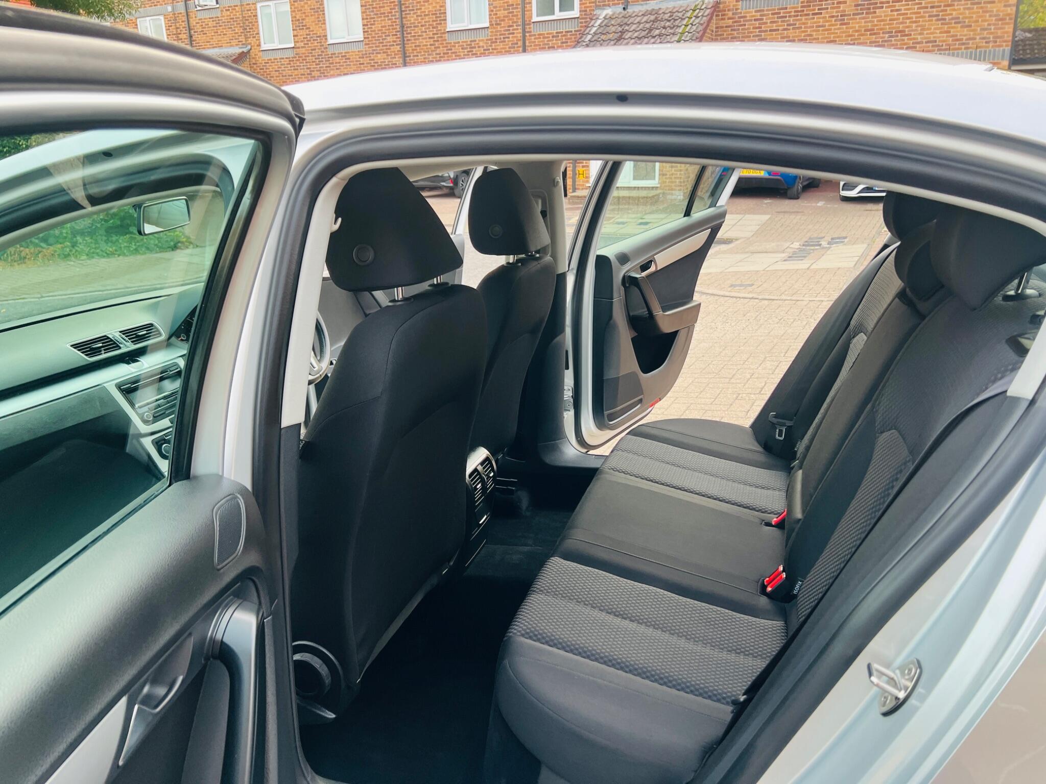 Volkswagen Passat view 44