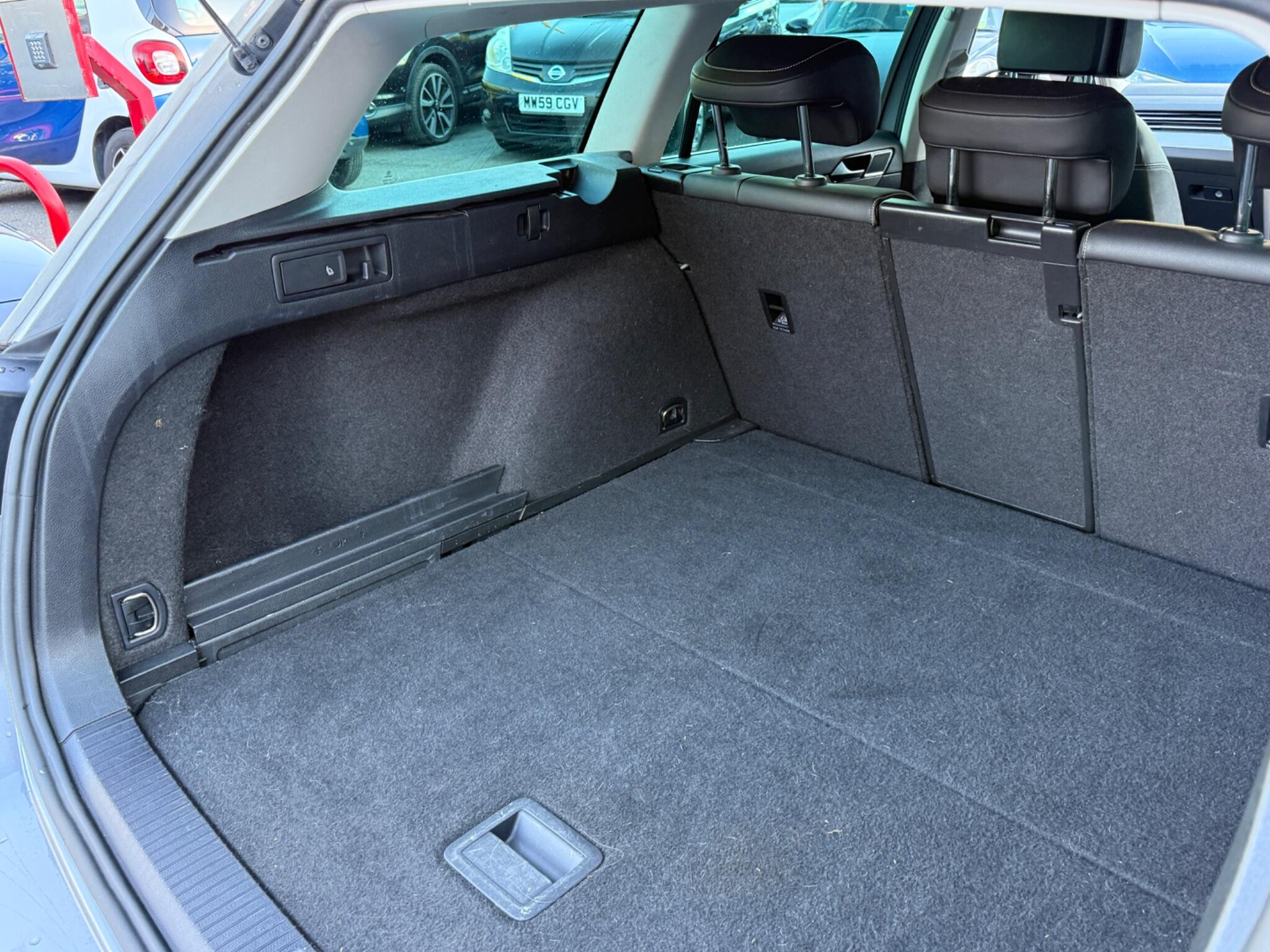 Volkswagen Passat - Image 43