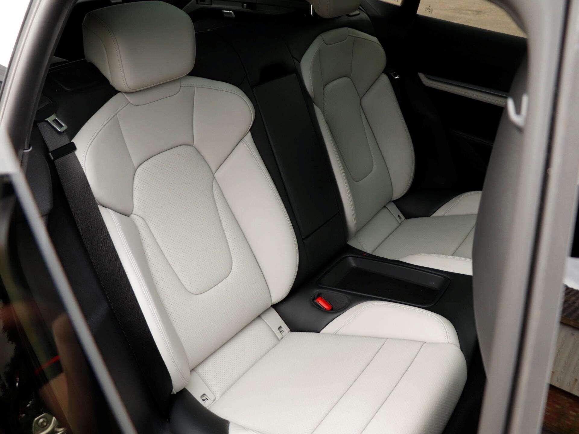 Porsche Taycan view 25