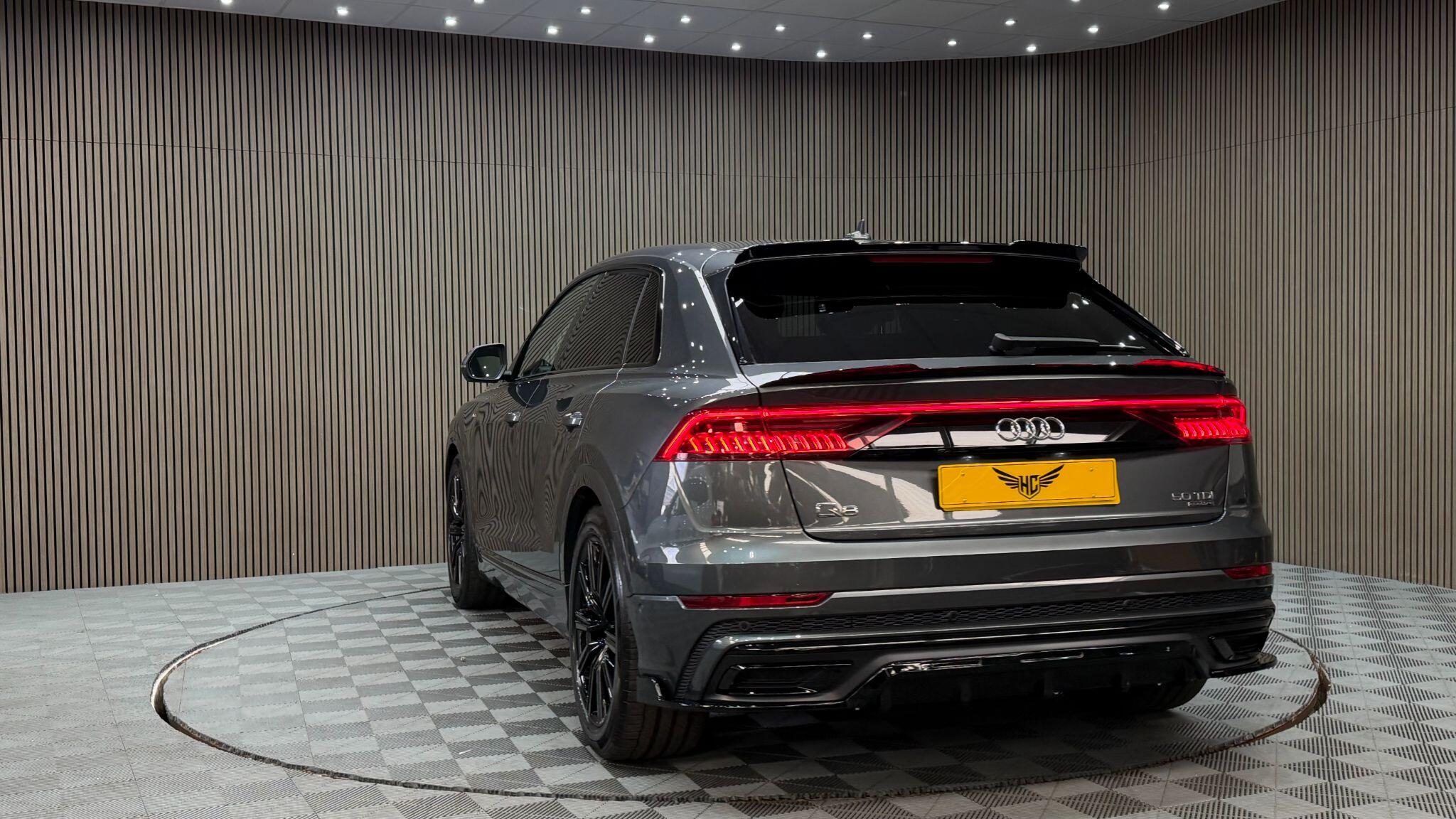 Audi Q8 view 44