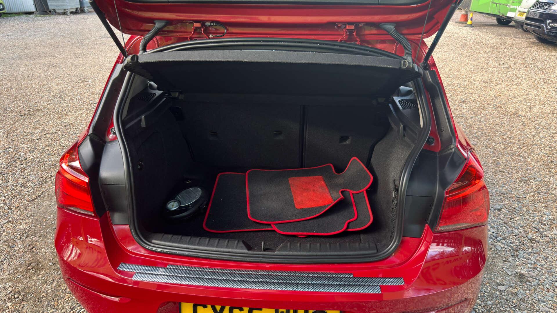 BMW 1 Series view 37