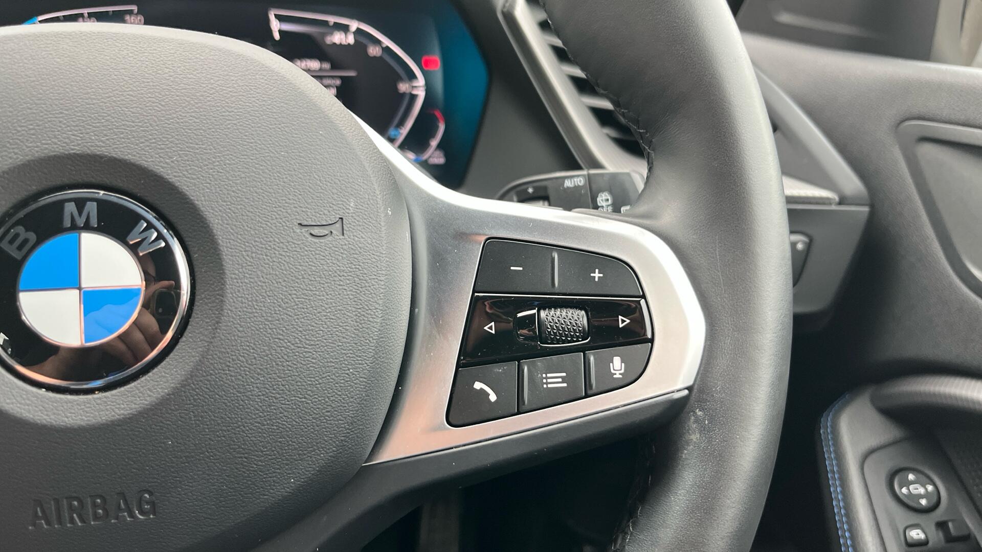 BMW 1 Series view 18