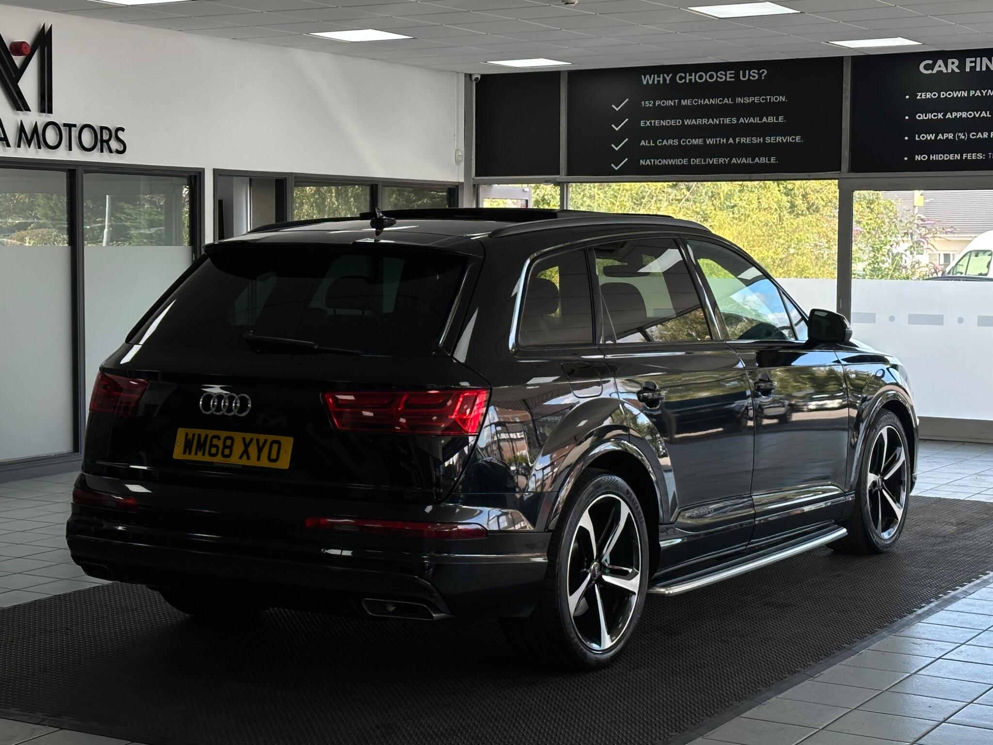 Audi Q7 view 14