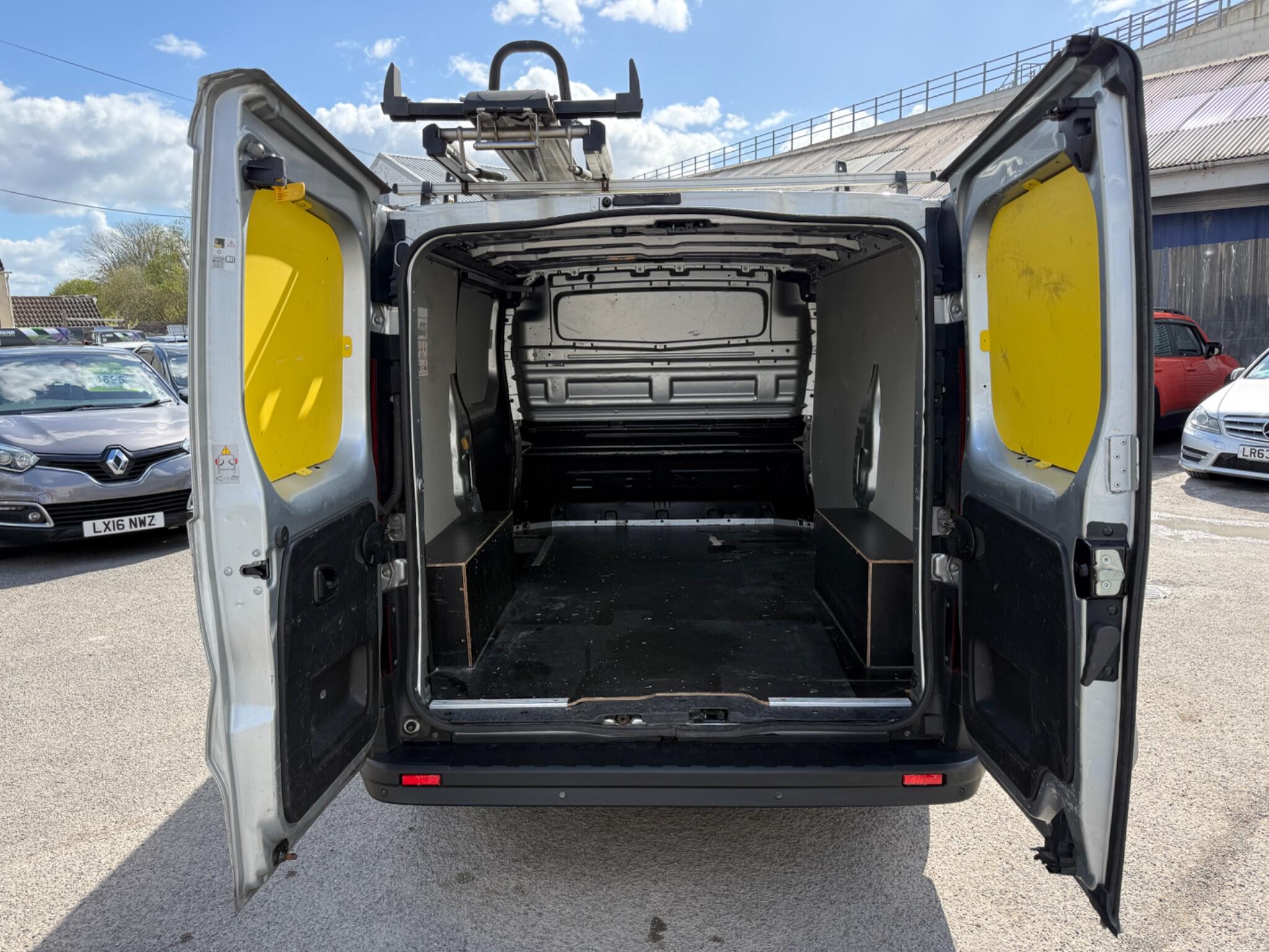 Vauxhall Vivaro - Image 39