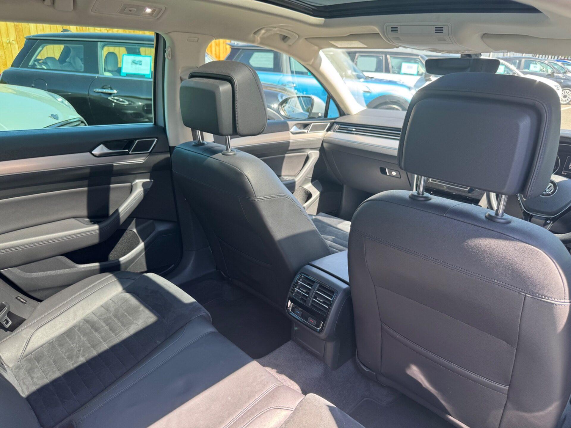 Volkswagen Passat view 59
