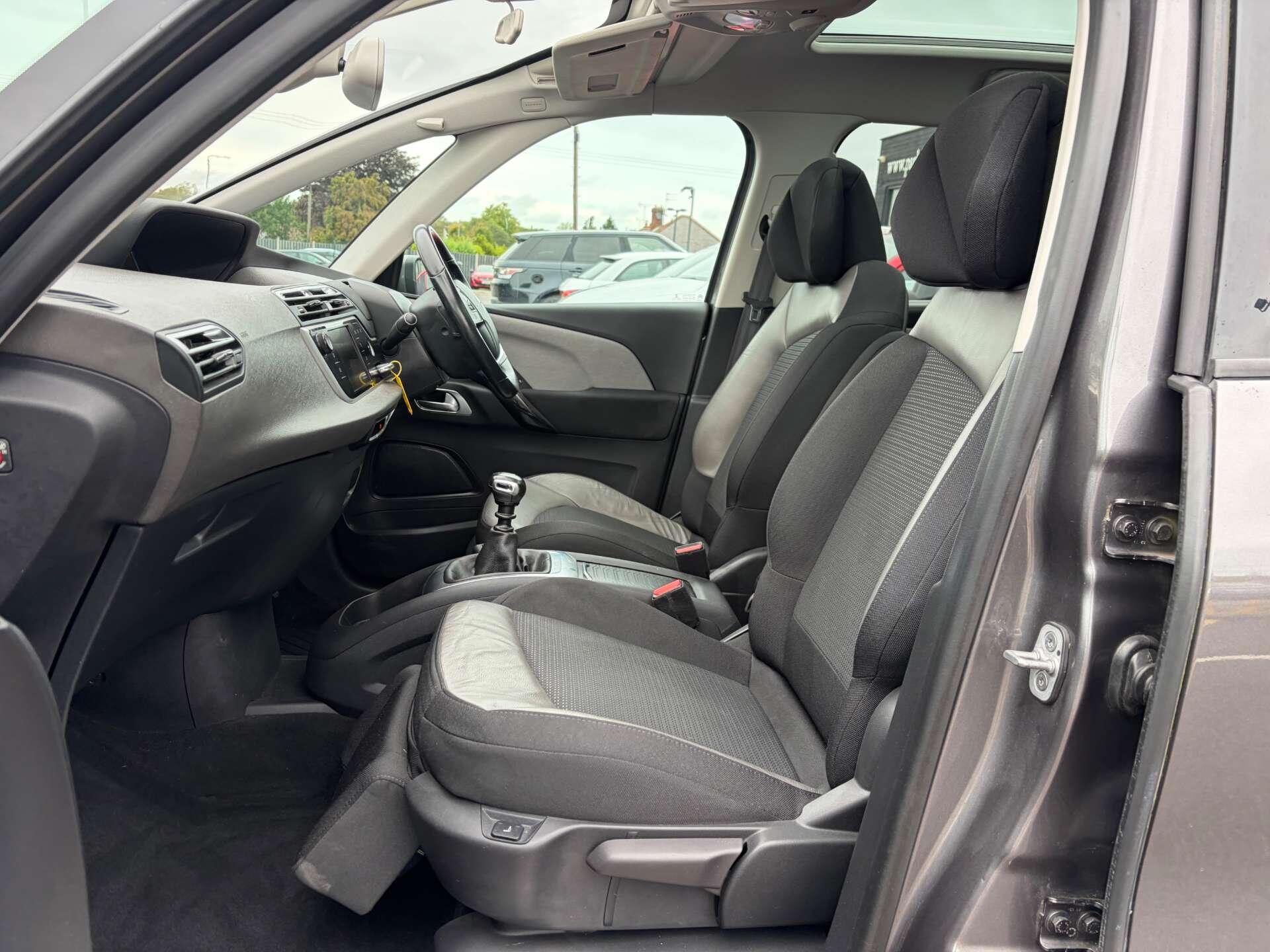 Citroen Grand C4 Picasso view 15