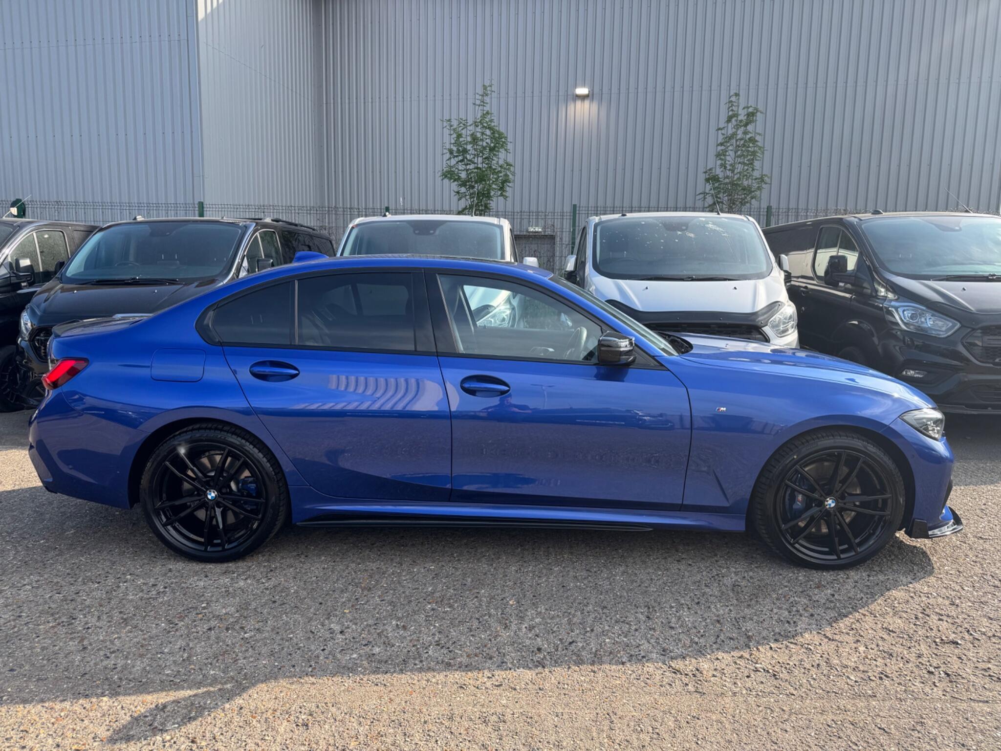BMW 3 Series view 14