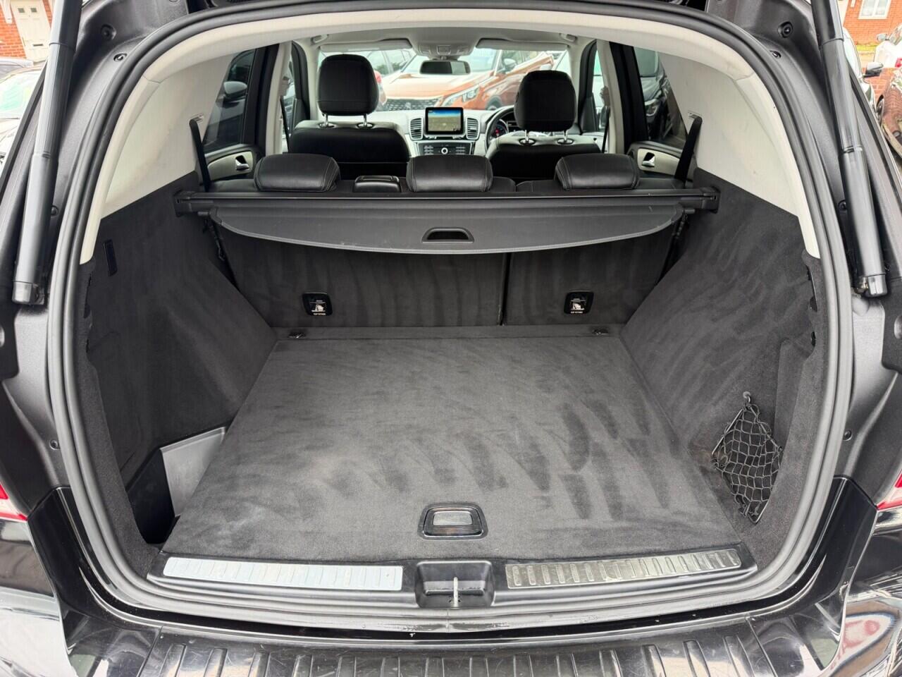 Mercedes-Benz Gle view 22