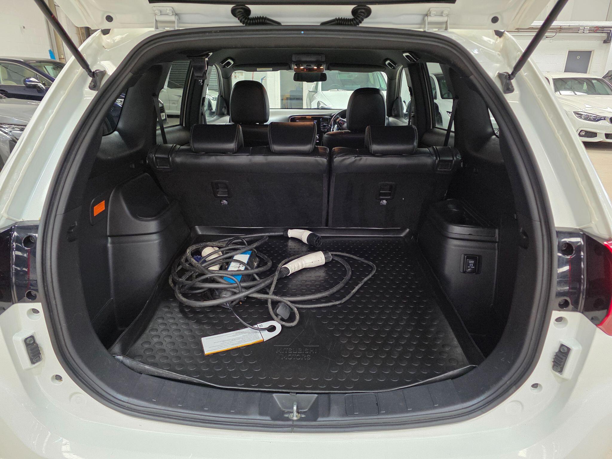 Mitsubishi Outlander view 27