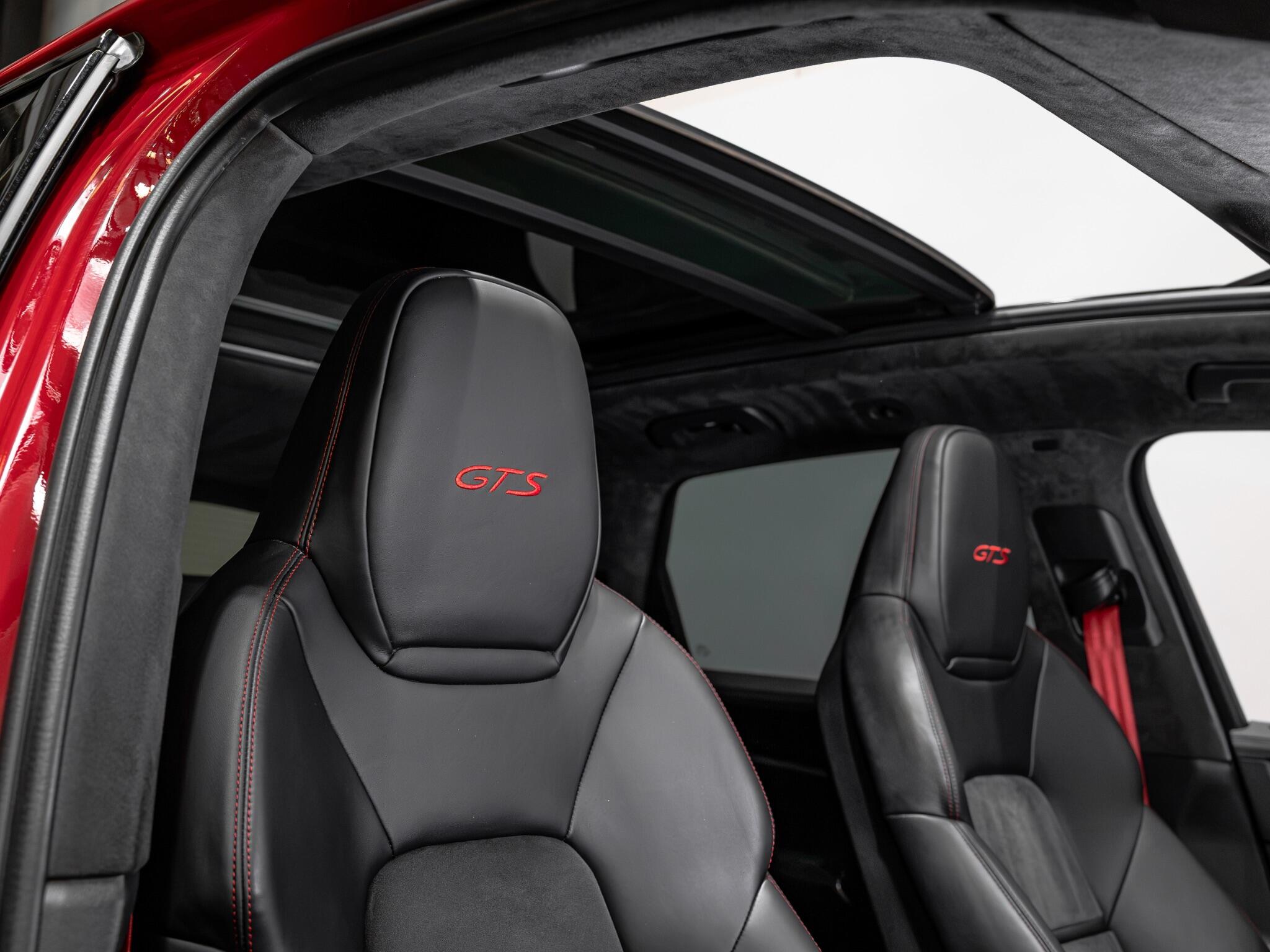 Porsche Cayenne view 21