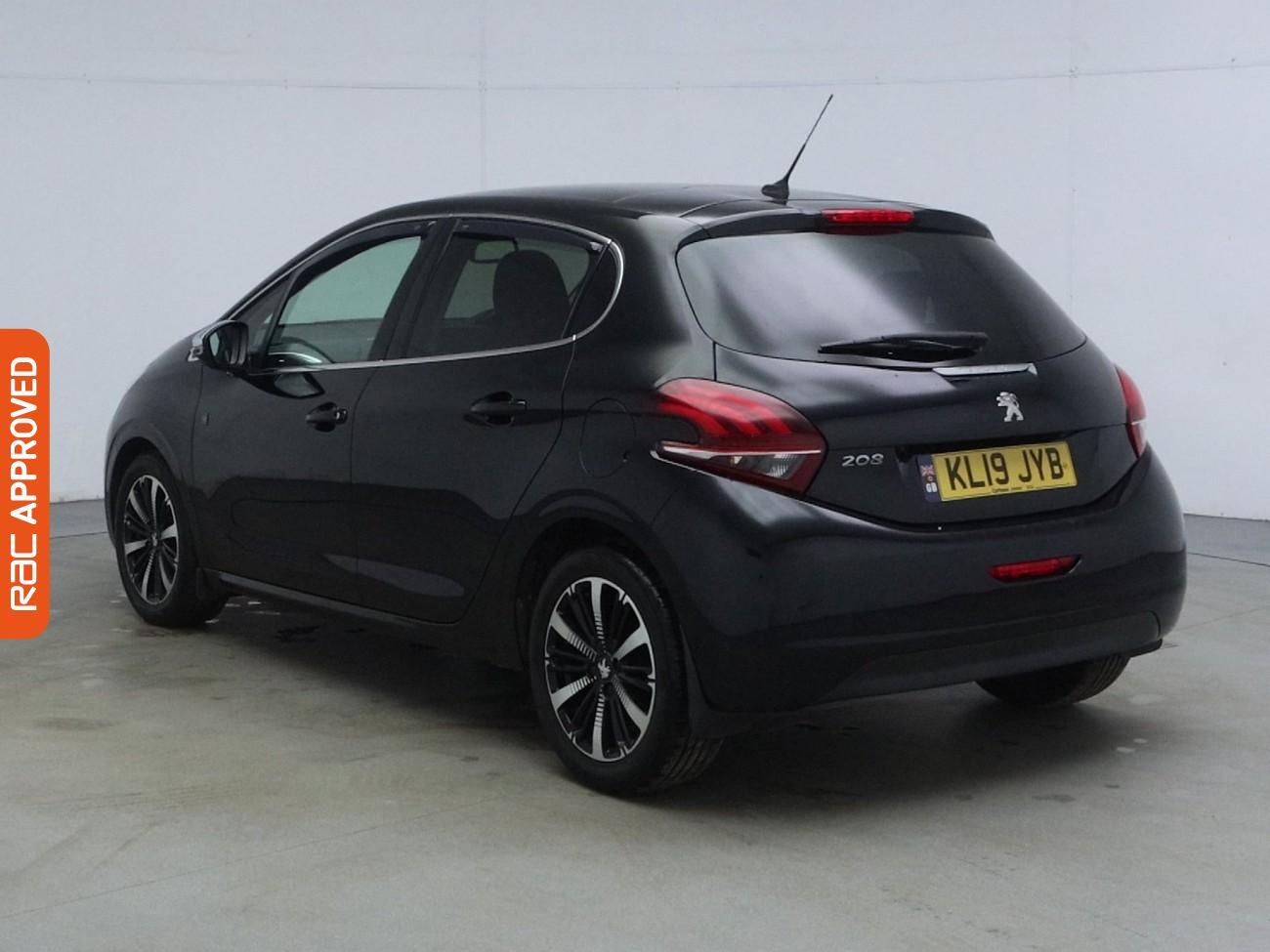 Peugeot 208 view 4