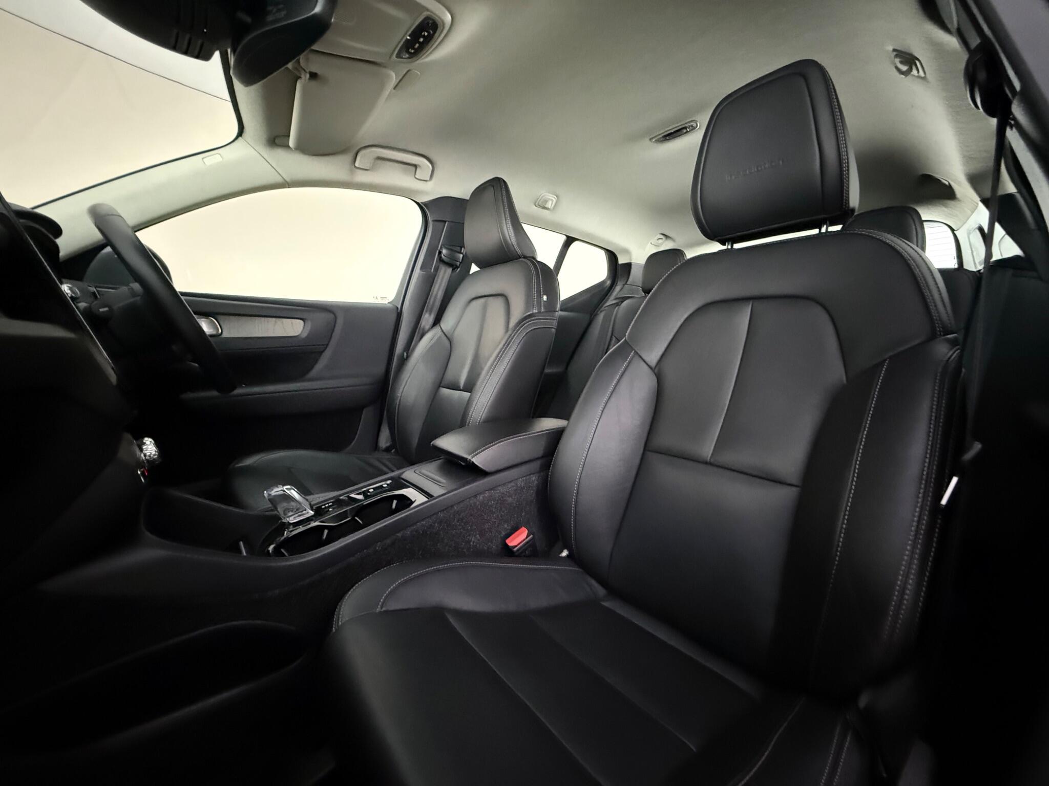 Volvo XC40 view 30