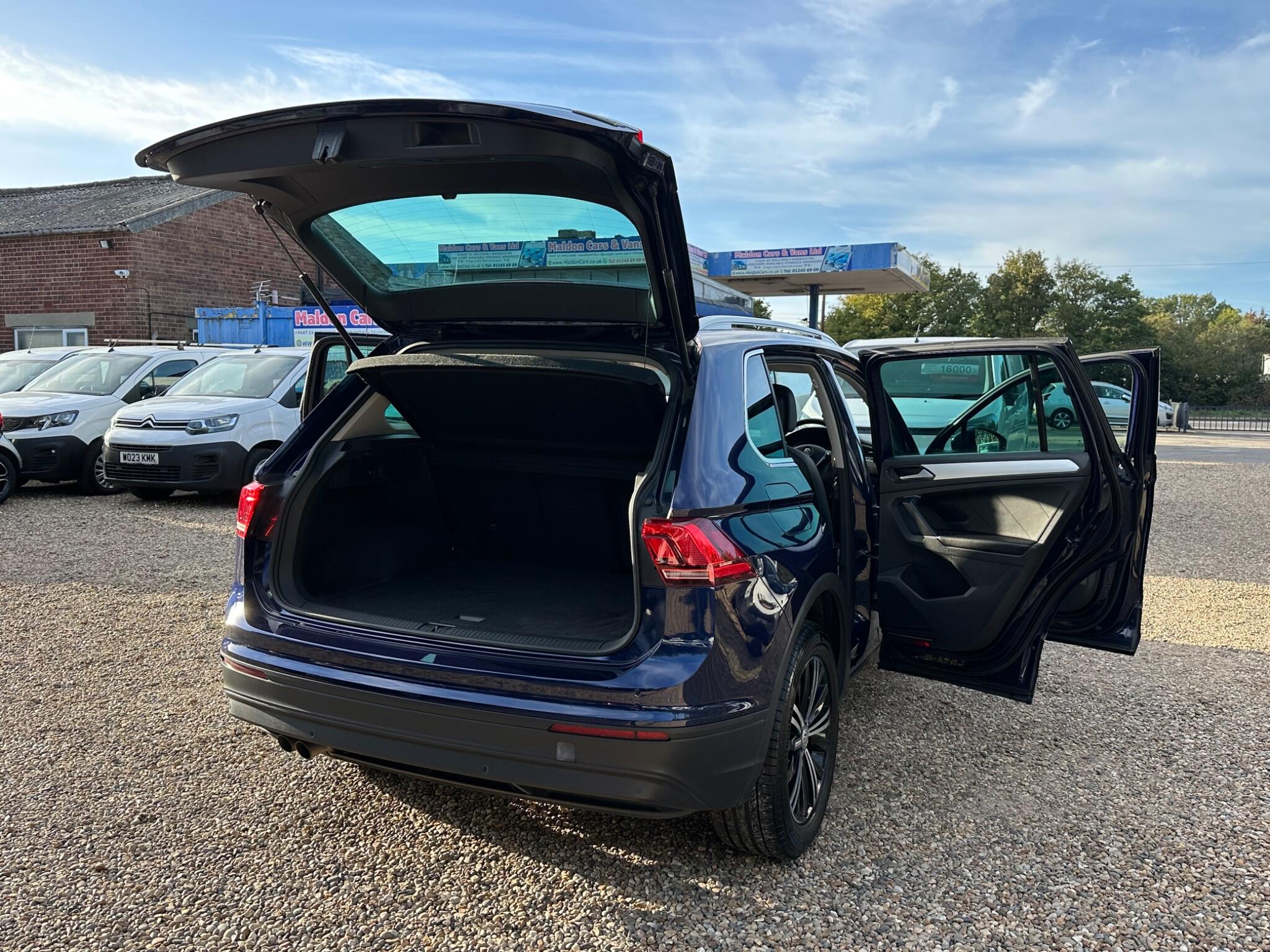 Volkswagen Tiguan view 26