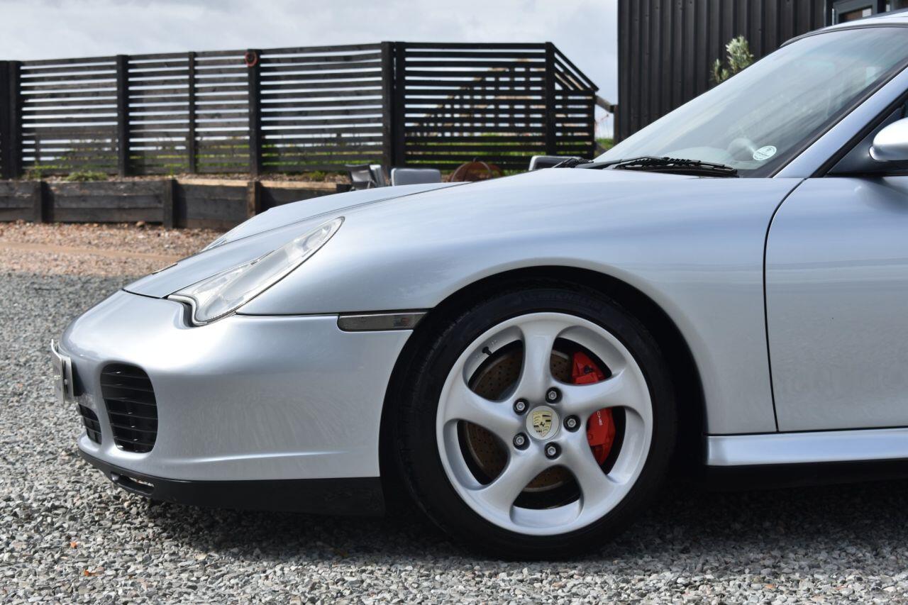 Porsche 911 view 19
