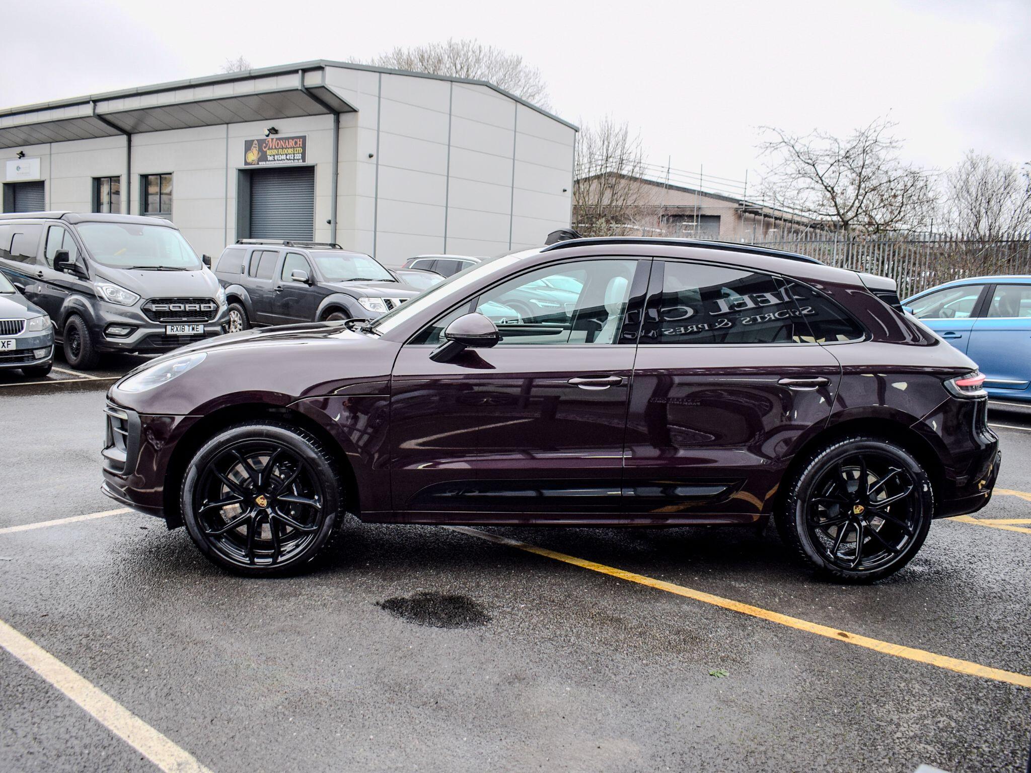 Porsche Macan view 9