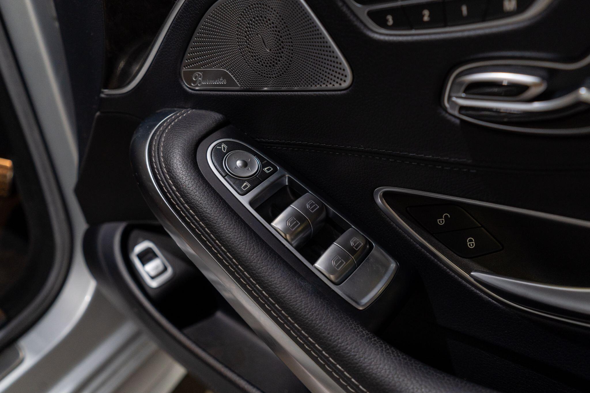 Mercedes-Benz S-Class view 25