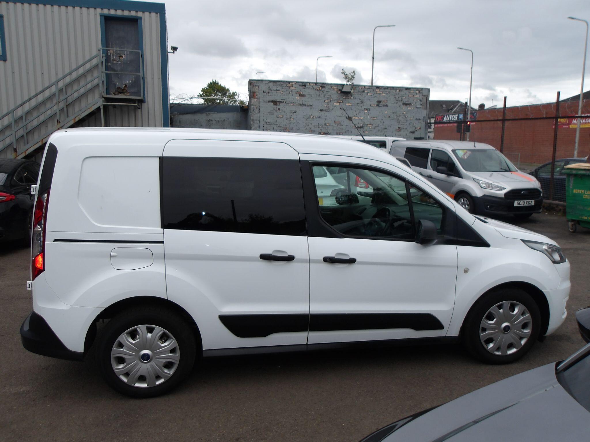 Ford Transit Connect view 8