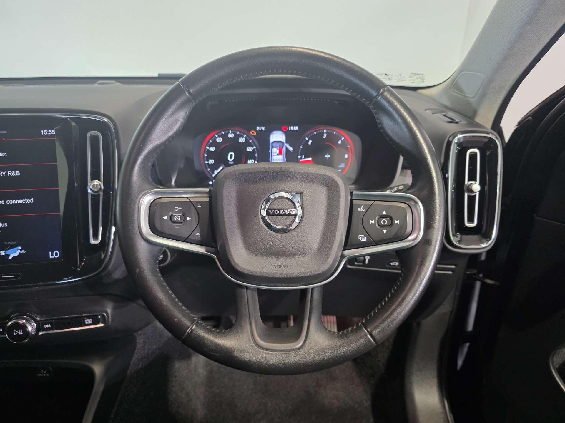 Volvo XC40 view 16