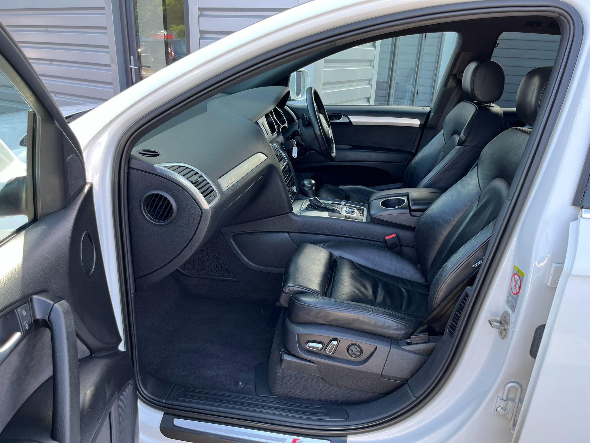 Audi Q7 view 44