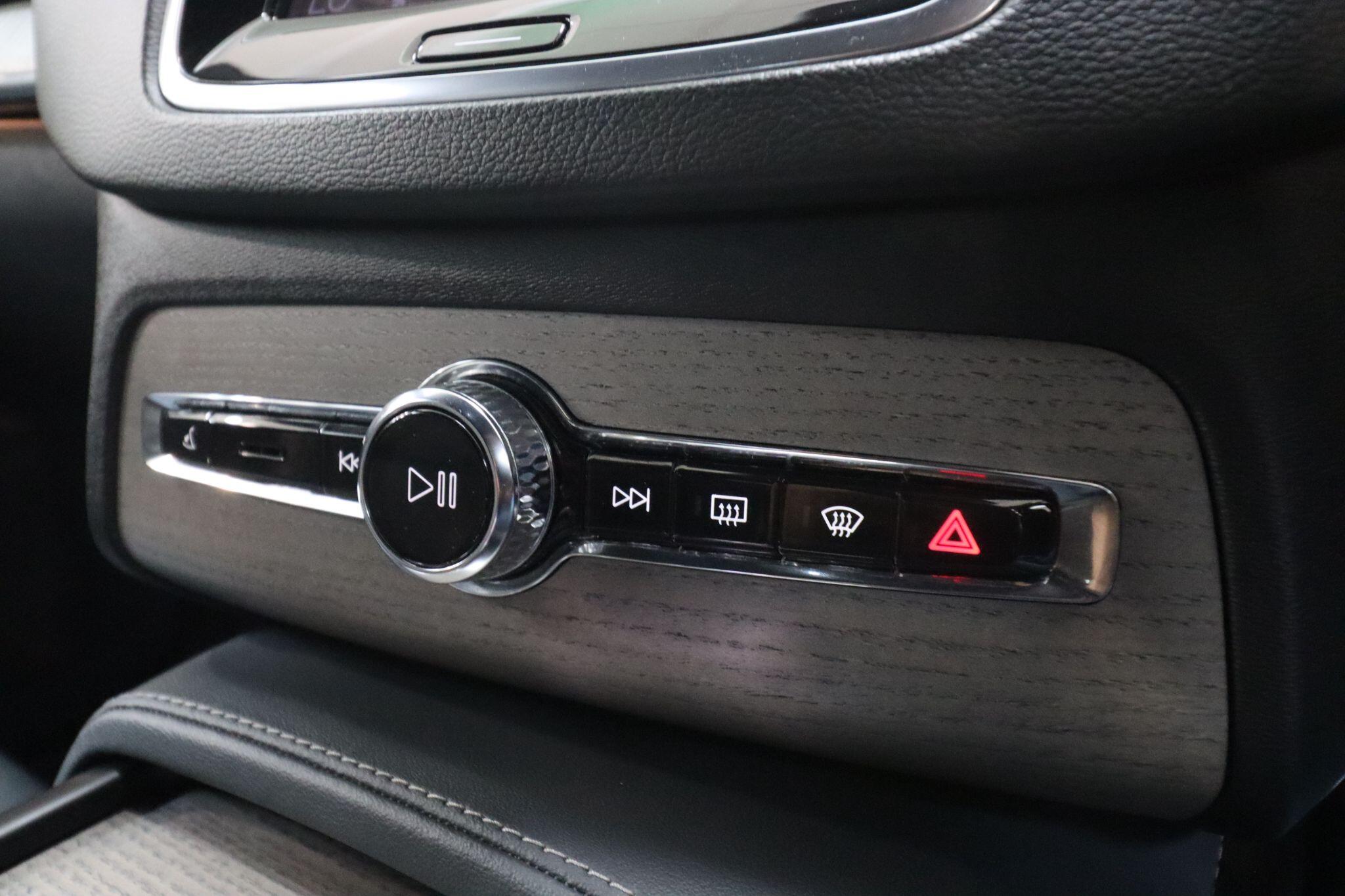 Volvo XC90 view 24