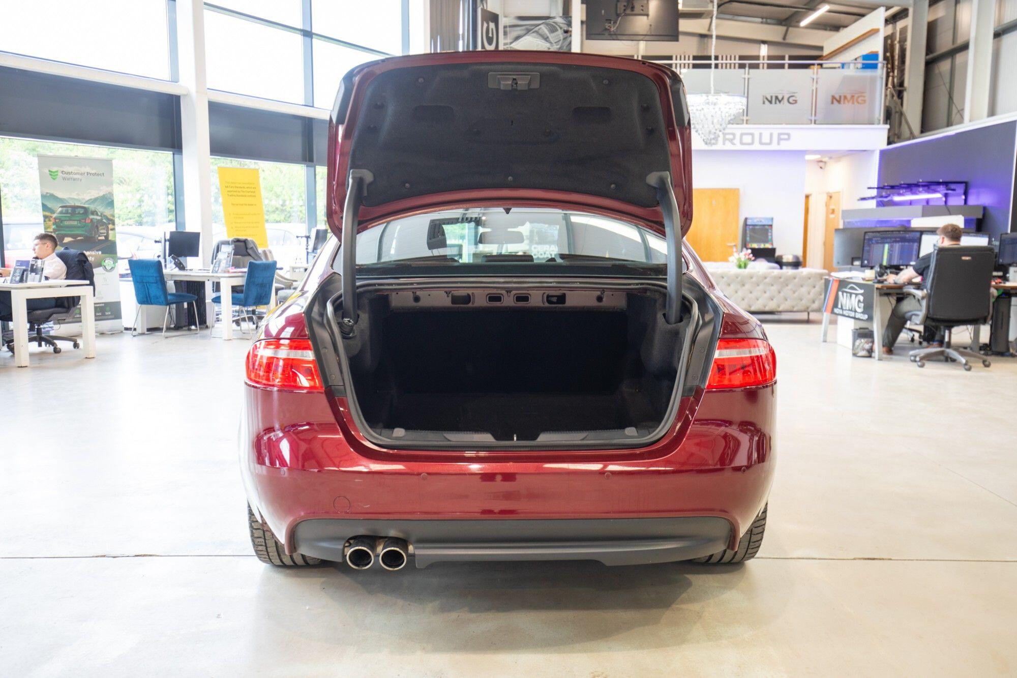 Jaguar Xe view 30