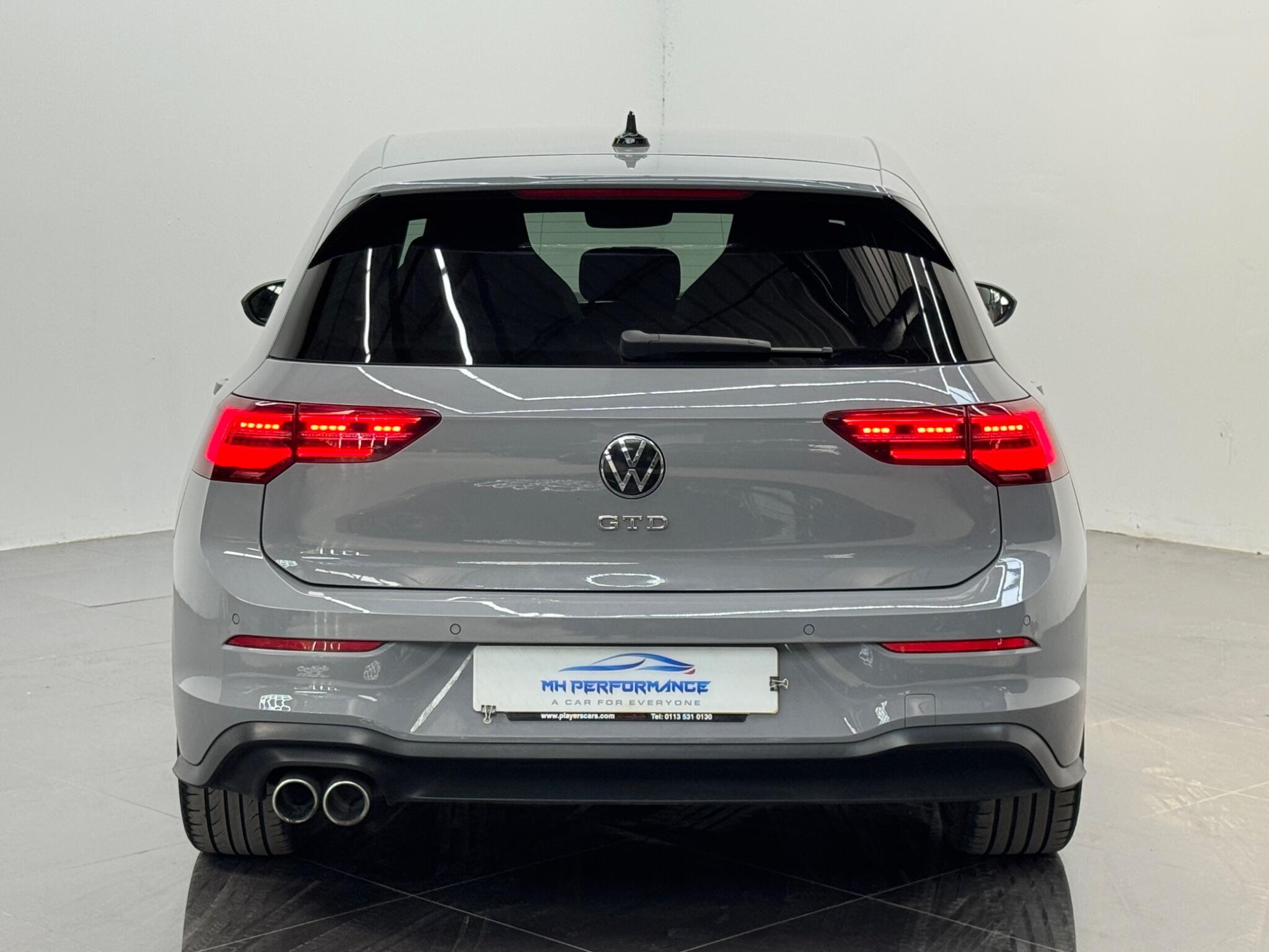 Volkswagen Golf view 4
