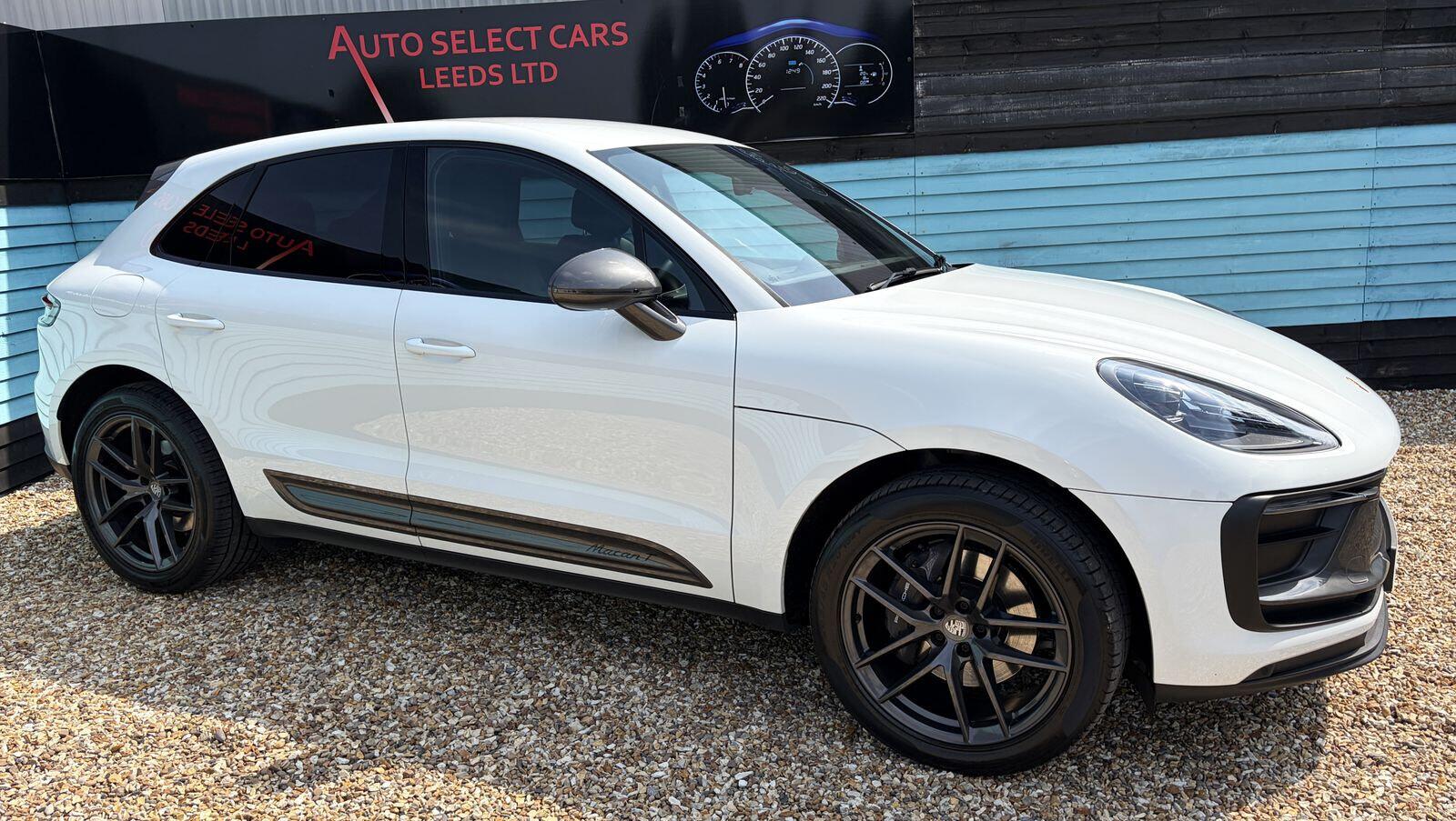 Porsche Macan view 3