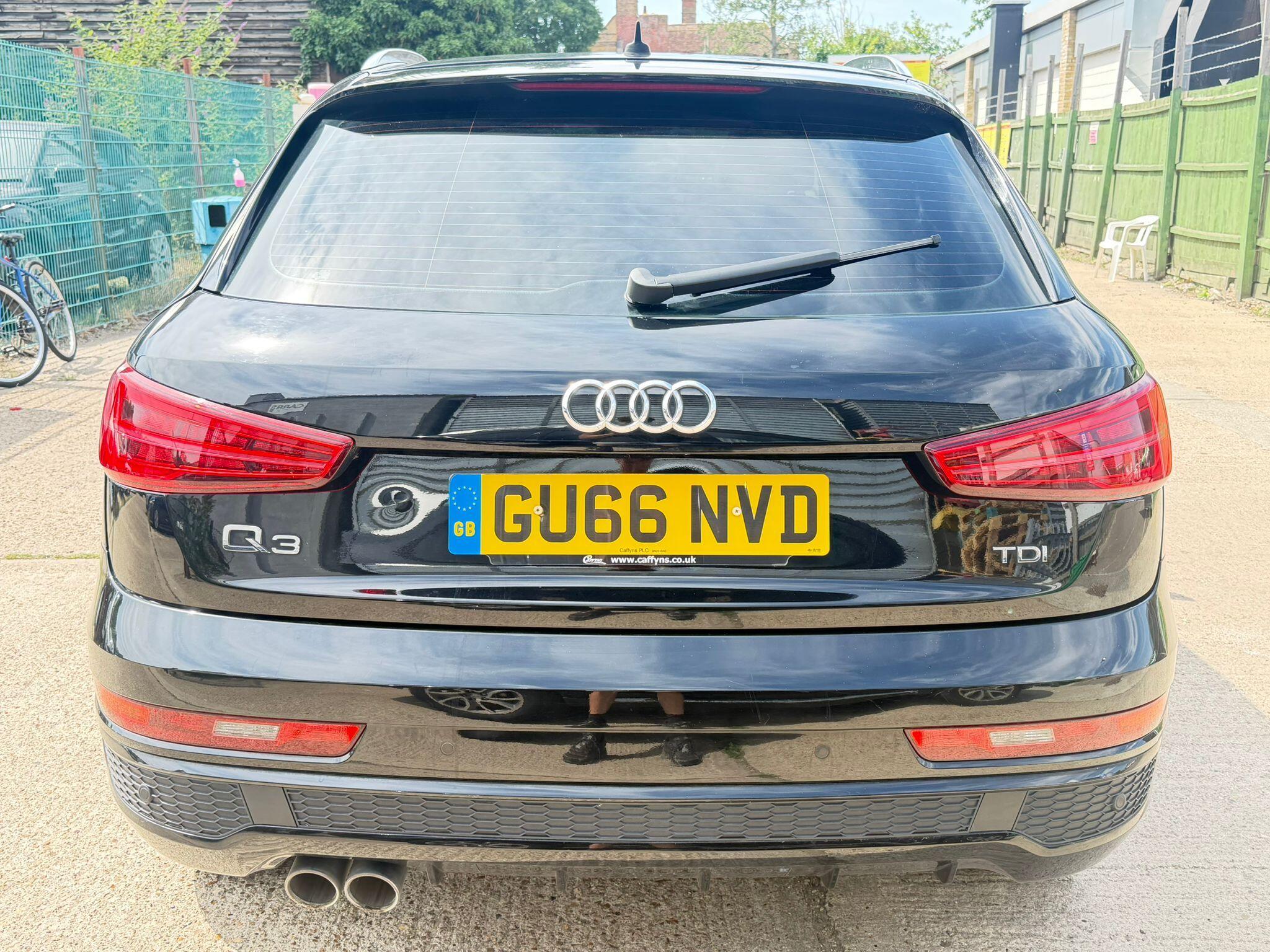 Audi Q3 view 4
