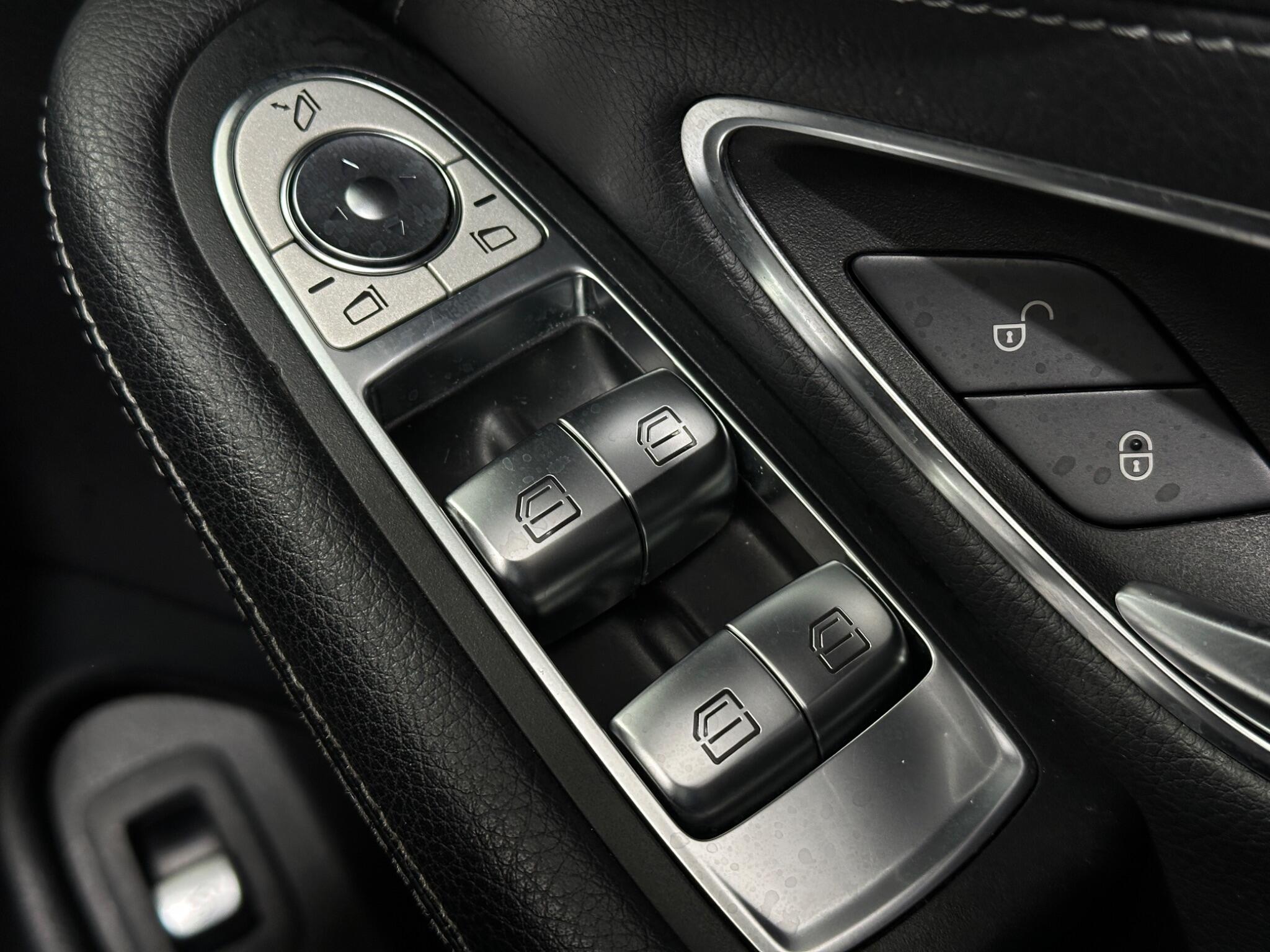 Mercedes-Benz C-Class view 19