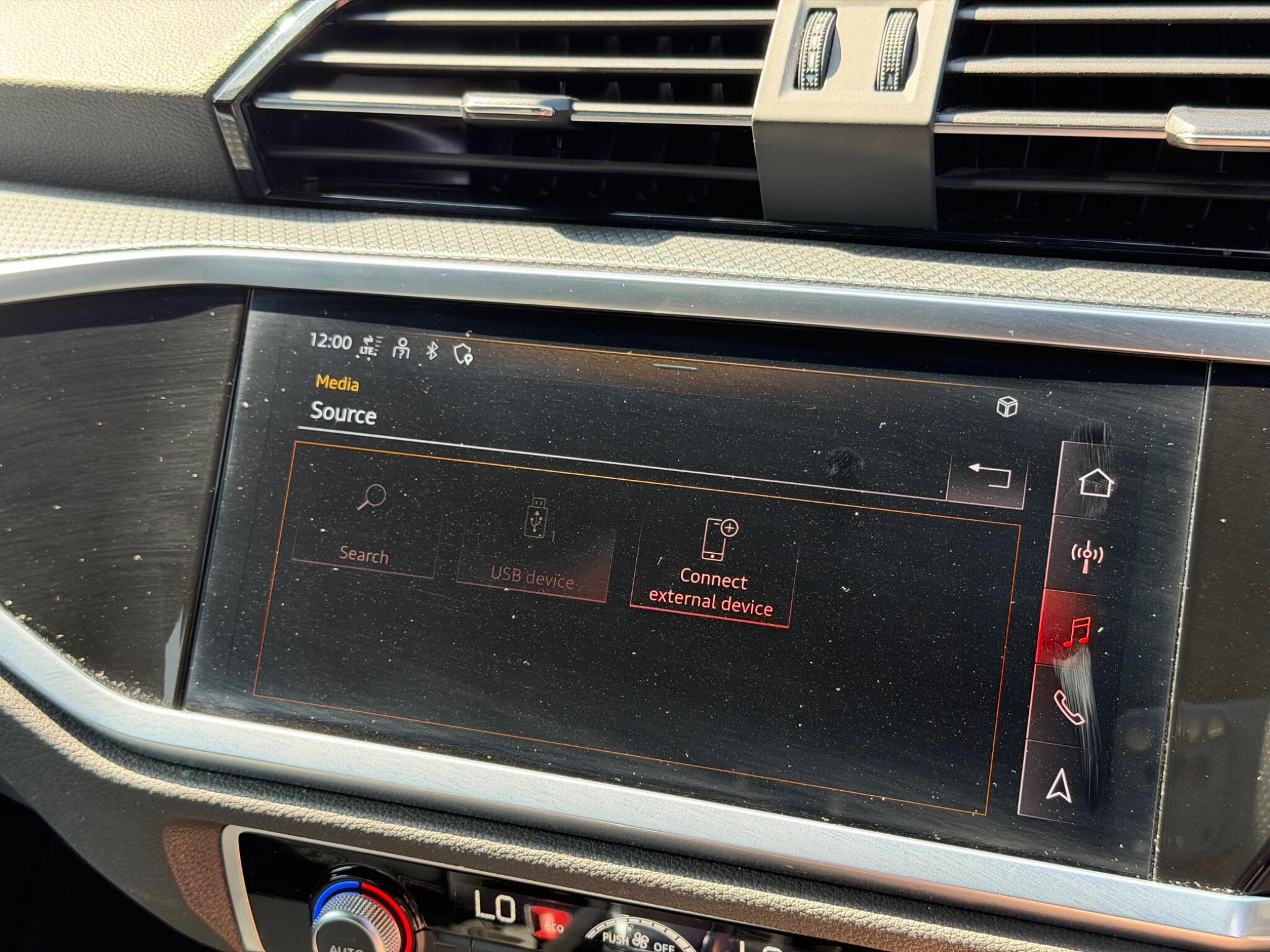 Audi Audi Q3 view 29